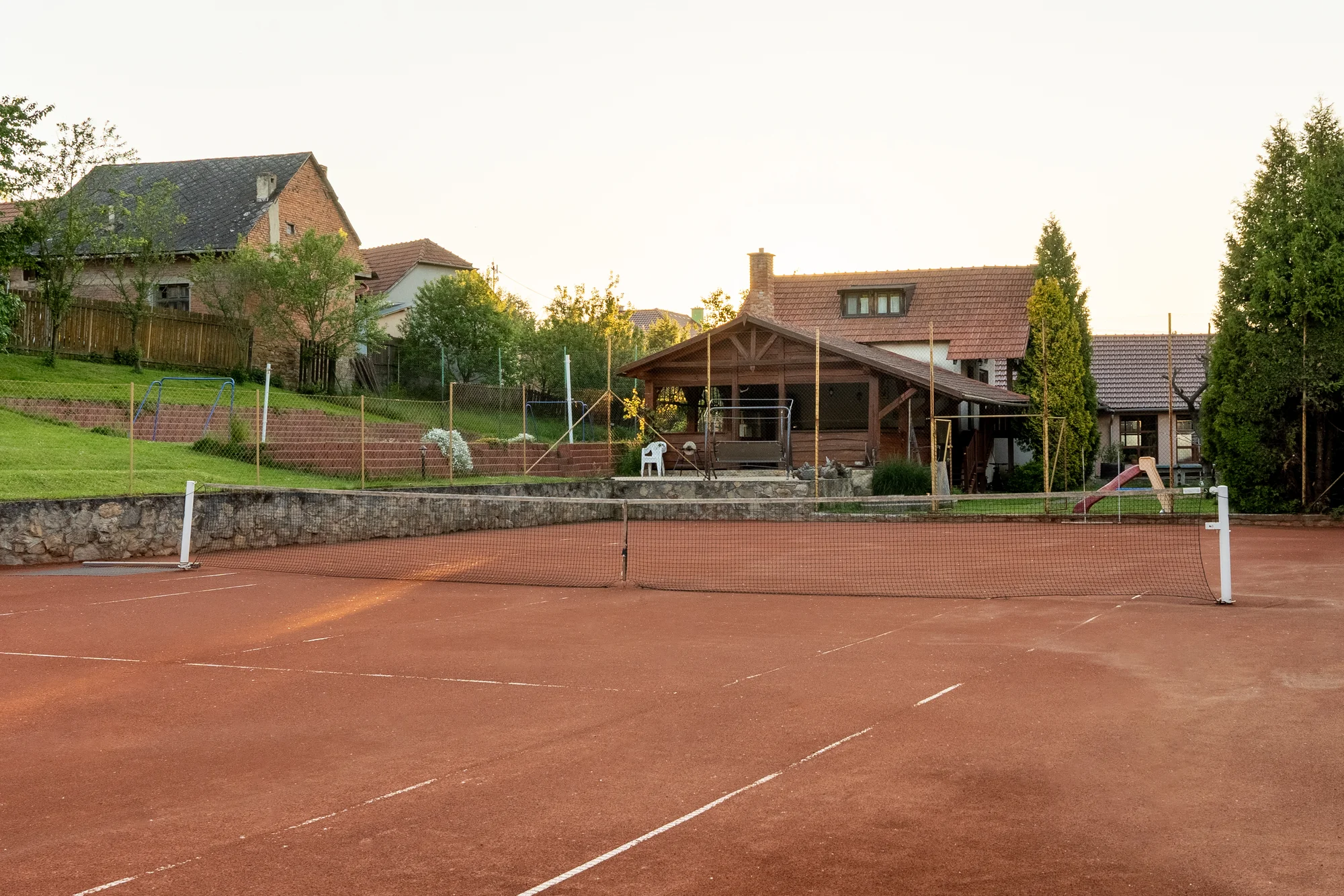 Komfortní penzion se zahradou, pokoje či samostatná chata se zázemím, sportovišti a krytým bazénem