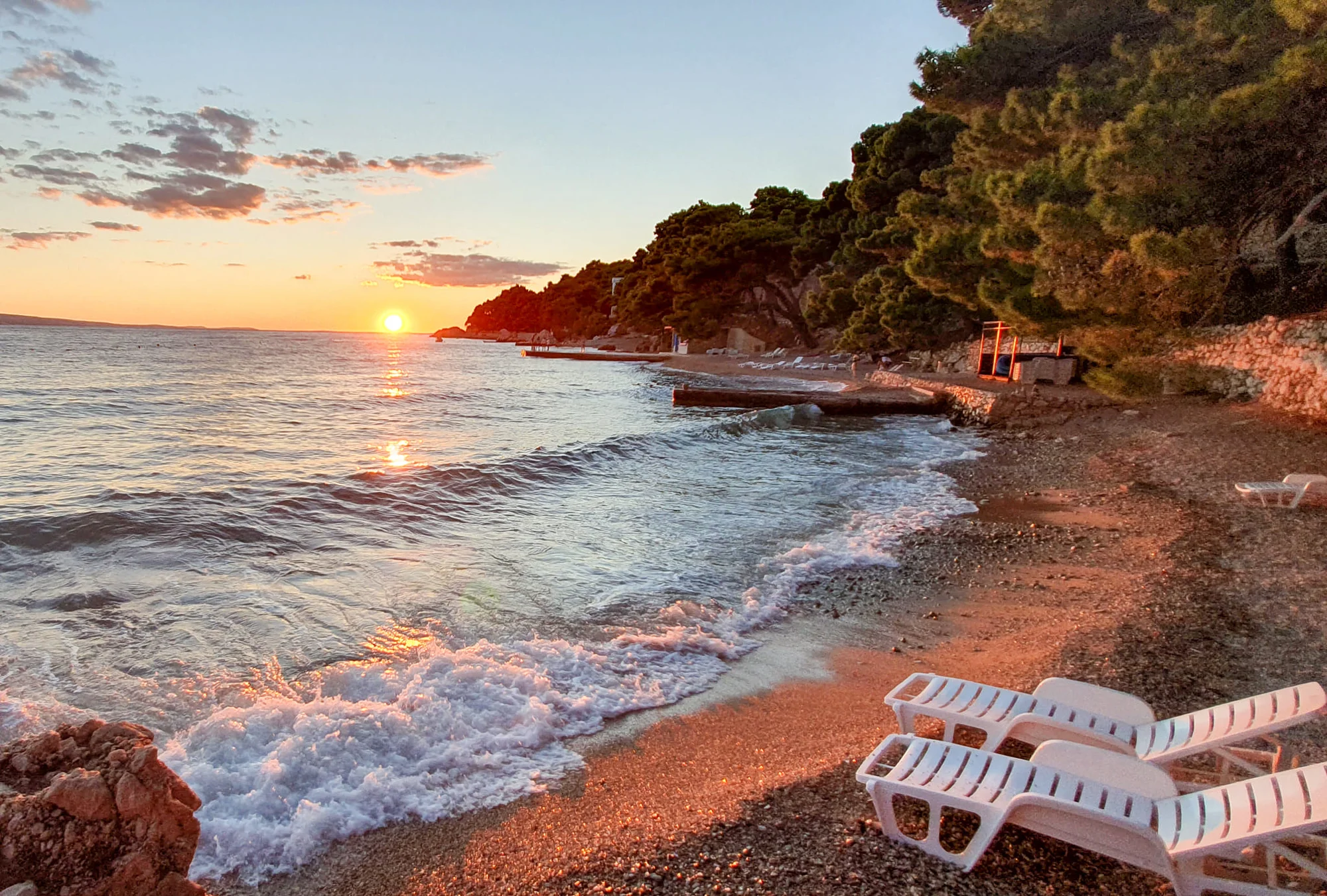 Plážový resort u Omiše: all inclusive light, bungalov až pro 4 osoby, v létě animace