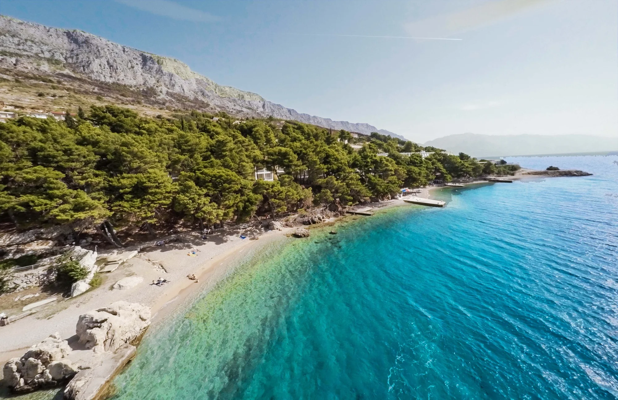 Plážový resort u Omiše: all inclusive light, bungalov až pro 4 osoby, v létě animace