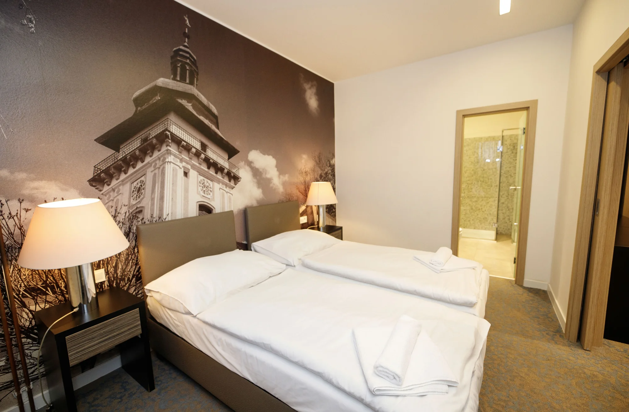 Benátky nad Jizerou: hotel nedaleko zámku, snídaně i možnost tříchodové večeře