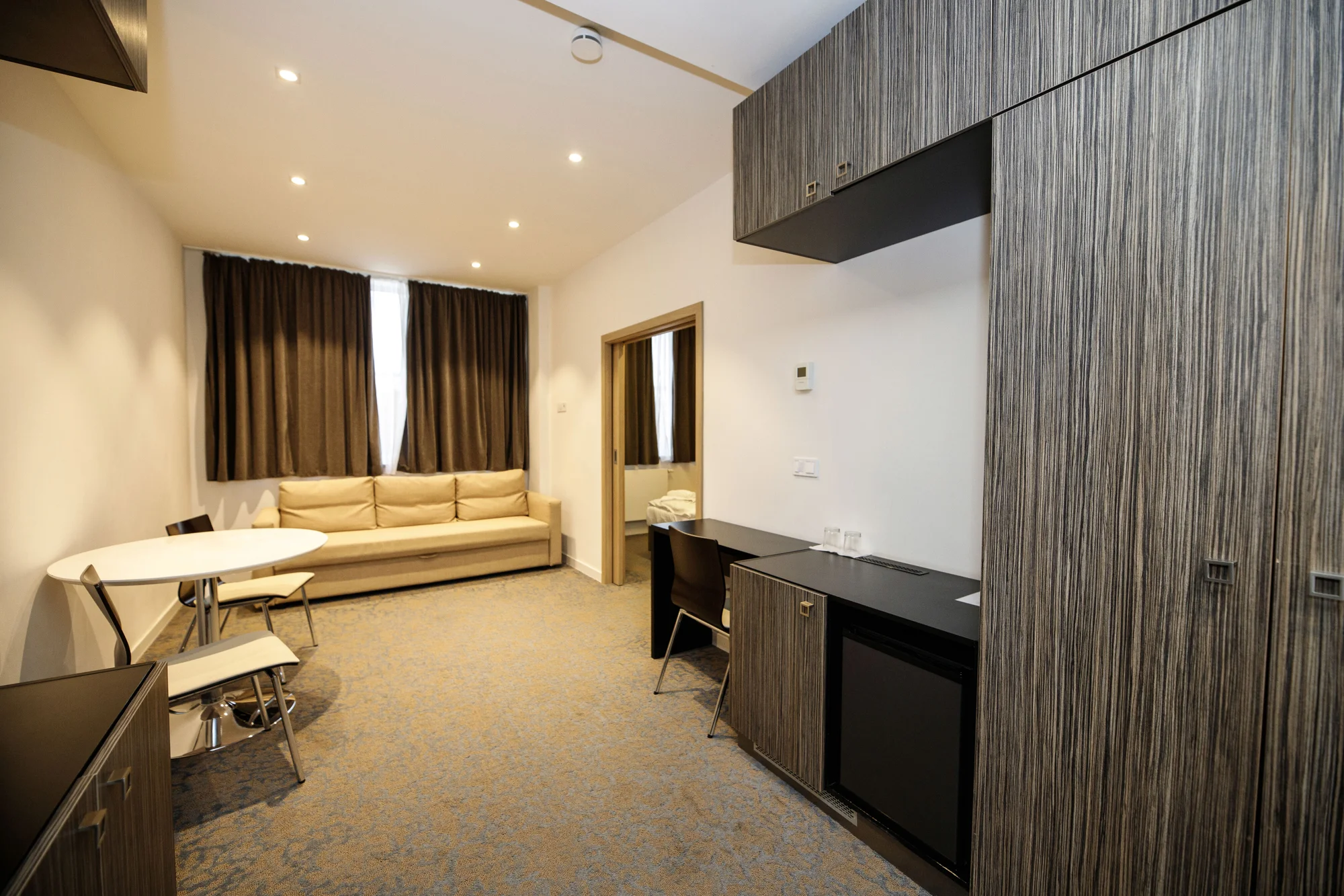 Benátky nad Jizerou: hotel nedaleko zámku, snídaně i možnost tříchodové večeře