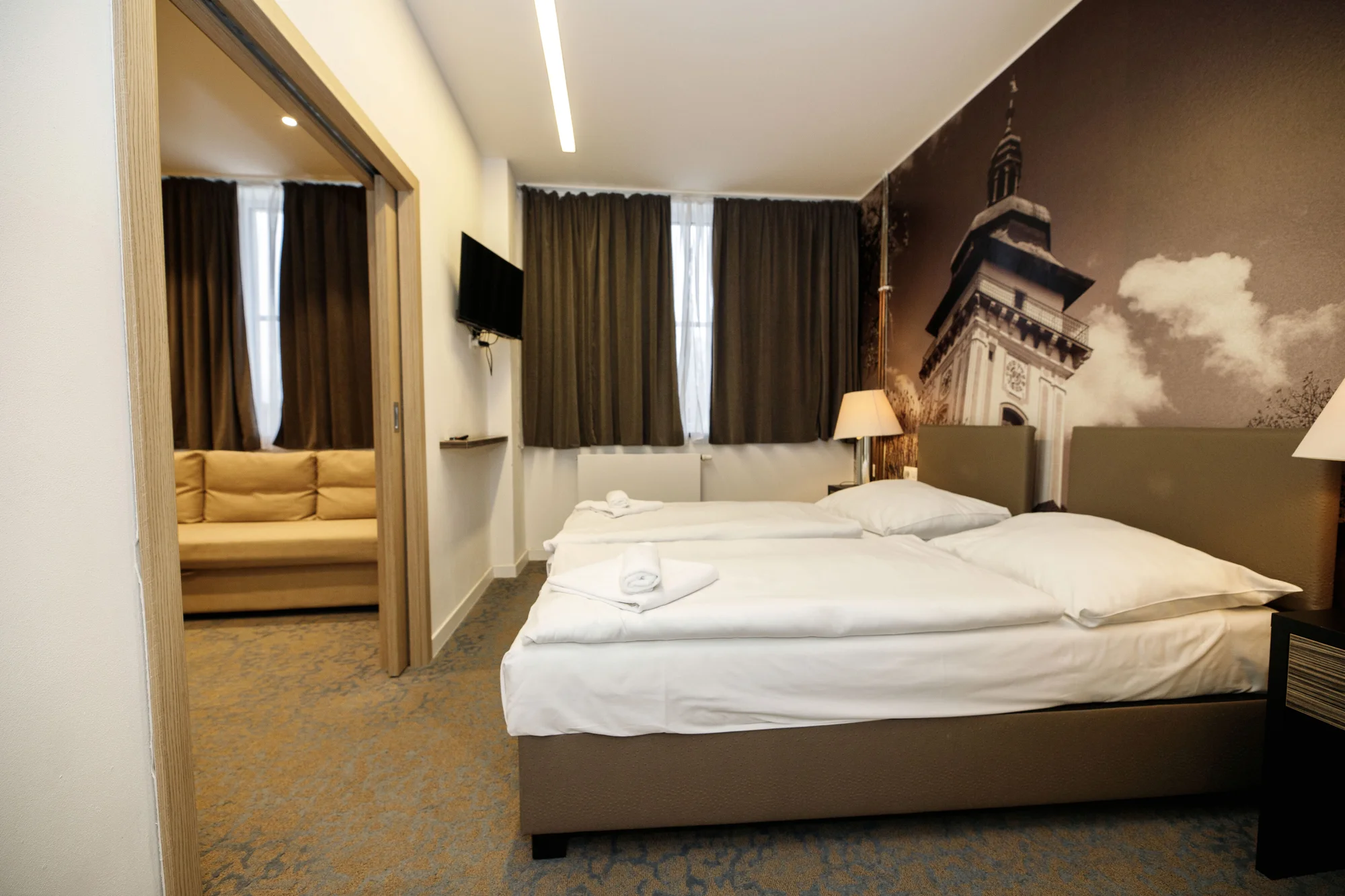 Benátky nad Jizerou: hotel nedaleko zámku, snídaně i možnost tříchodové večeře
