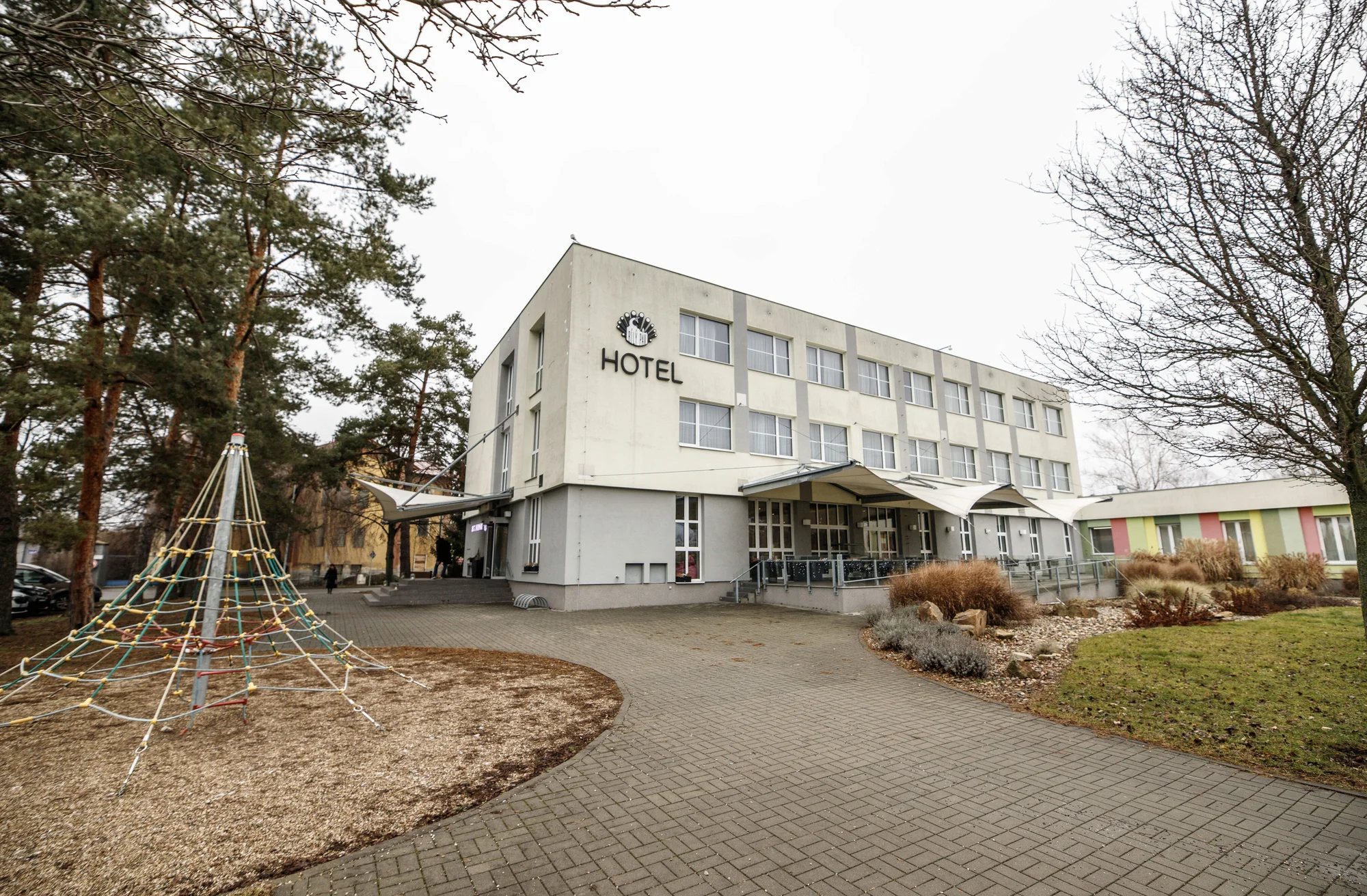 Benátky nad Jizerou: hotel nedaleko zámku, snídaně i možnost tříchodové večeře