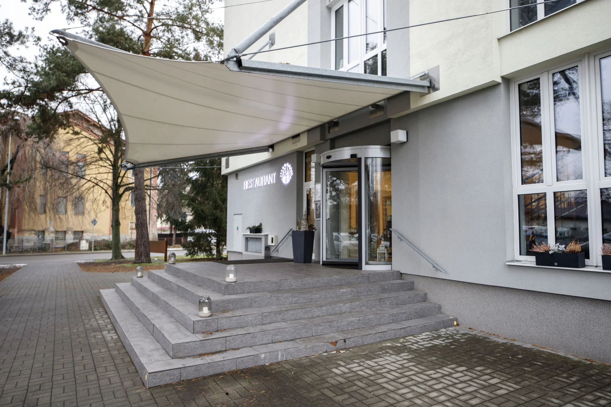 Benátky nad Jizerou: hotel nedaleko zámku, snídaně i možnost tříchodové večeře
