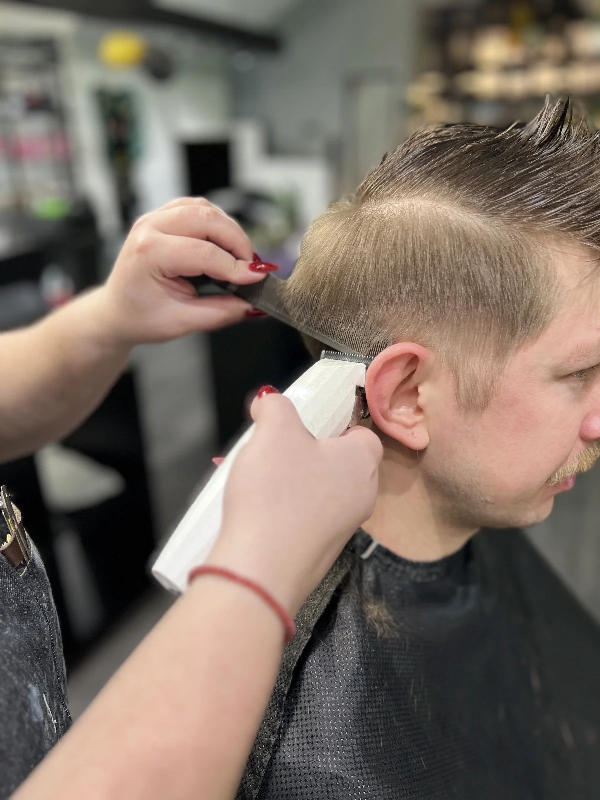 Precizní pánský střih i s úpravou vousů v luxusním salonu v centru Prahy