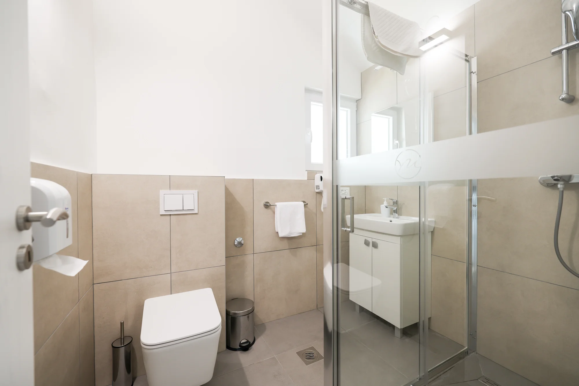 Pohoda a klid na Jadranu: rodinné apartmány kousek od pláže, bazény, animace