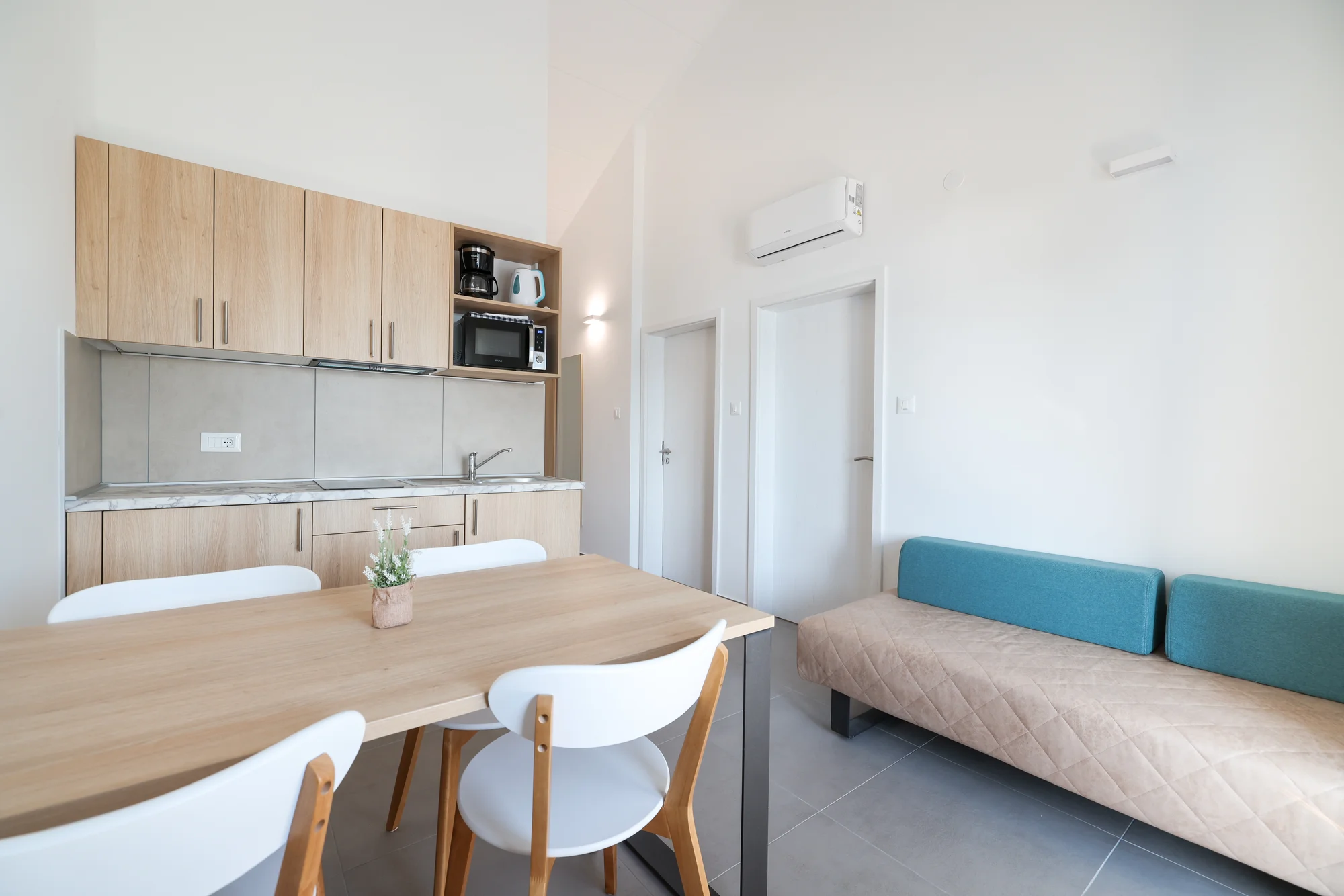 Pohoda a klid na Jadranu: rodinné apartmány kousek od pláže, bazény, animace