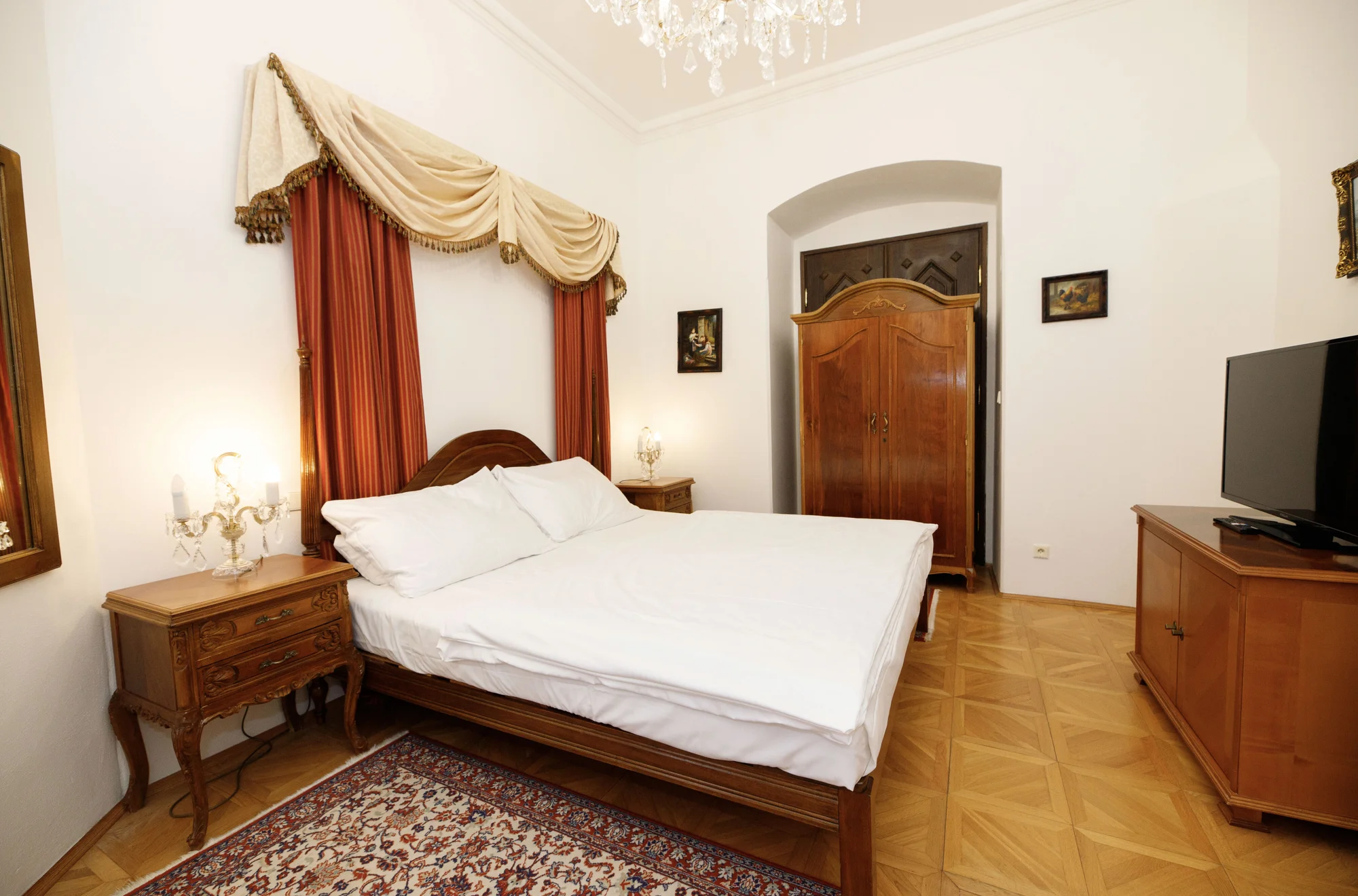 Romantika v Hluboké nad Vltavou: 4* zámecký hotel, luxusní wellness i jídlo