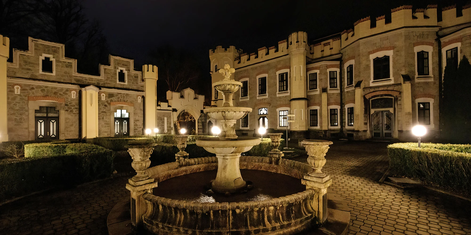 Romantika v Hluboké nad Vltavou: 4* zámecký hotel, luxusní wellness i jídlo