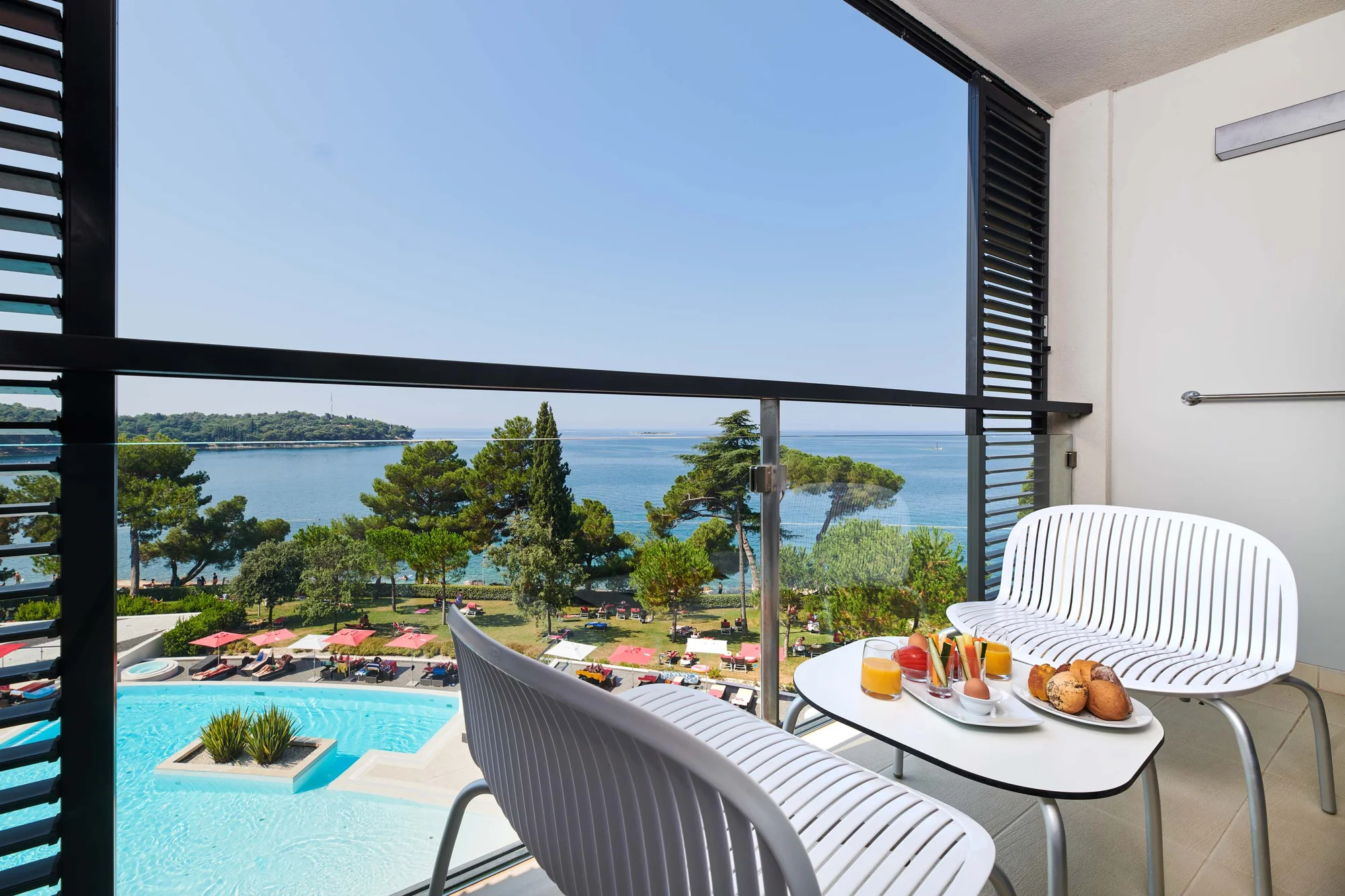 Moderní hotel v chorvatské Poreči: přímo u pláže, s polopenzí a wellness