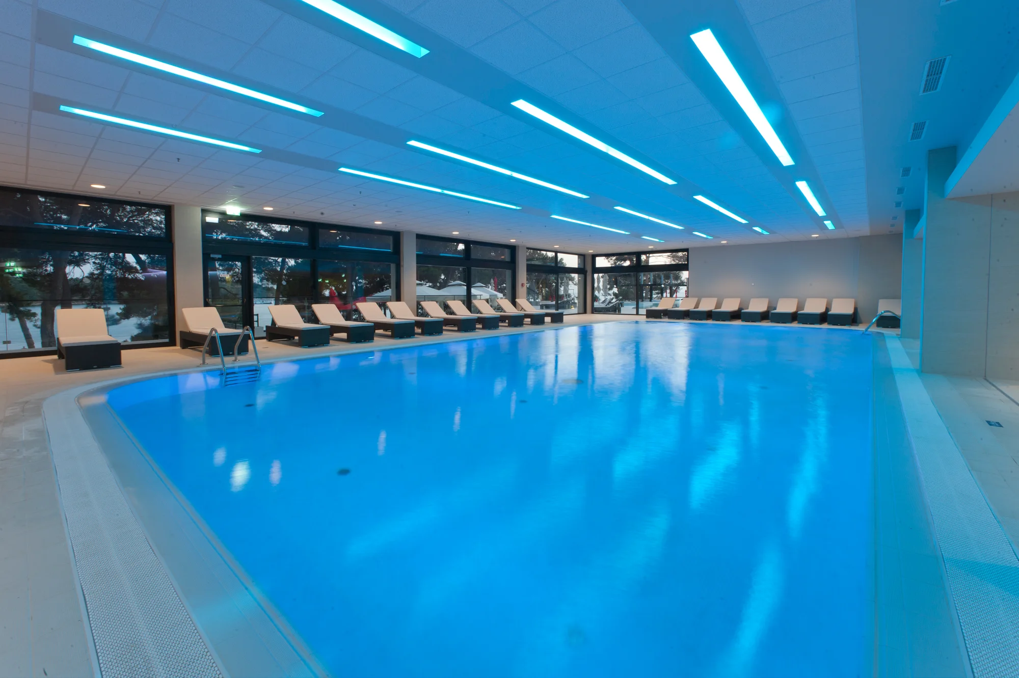 Moderní hotel v chorvatské Poreči: přímo u pláže, s polopenzí a wellness