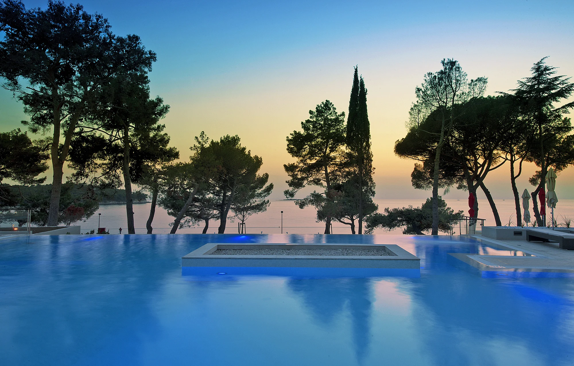Moderní hotel v chorvatské Poreči: přímo u pláže, s polopenzí a wellness