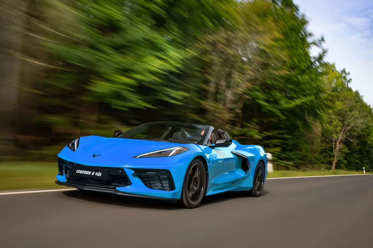 Jízda v Corvette C8 Convertible na okreskách v okolí Berouna, Mostu, Hradce Králové, České Lípy nebo Brna