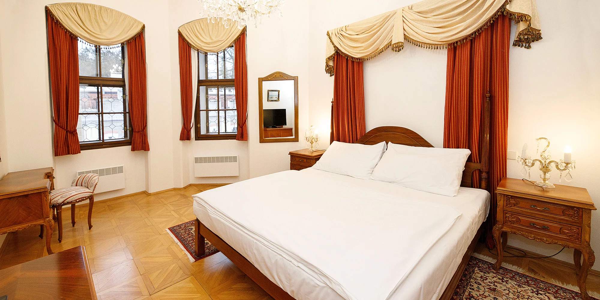 Romantika v Hluboké nad Vltavou: 4* zámecký hotel, luxusní wellness i jídlo