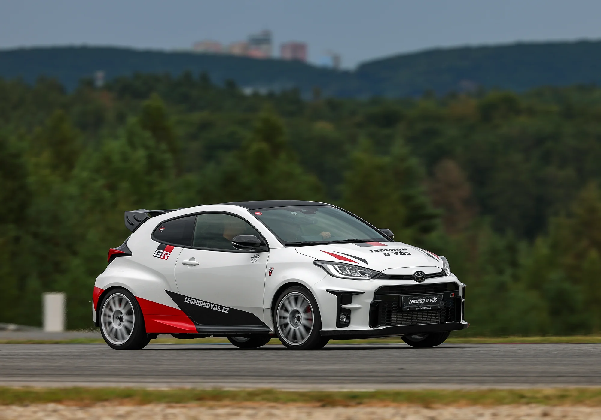 Zážitková jízda v Toyotě GR Yaris na okreskách: 20, 30 nebo 40 min.
