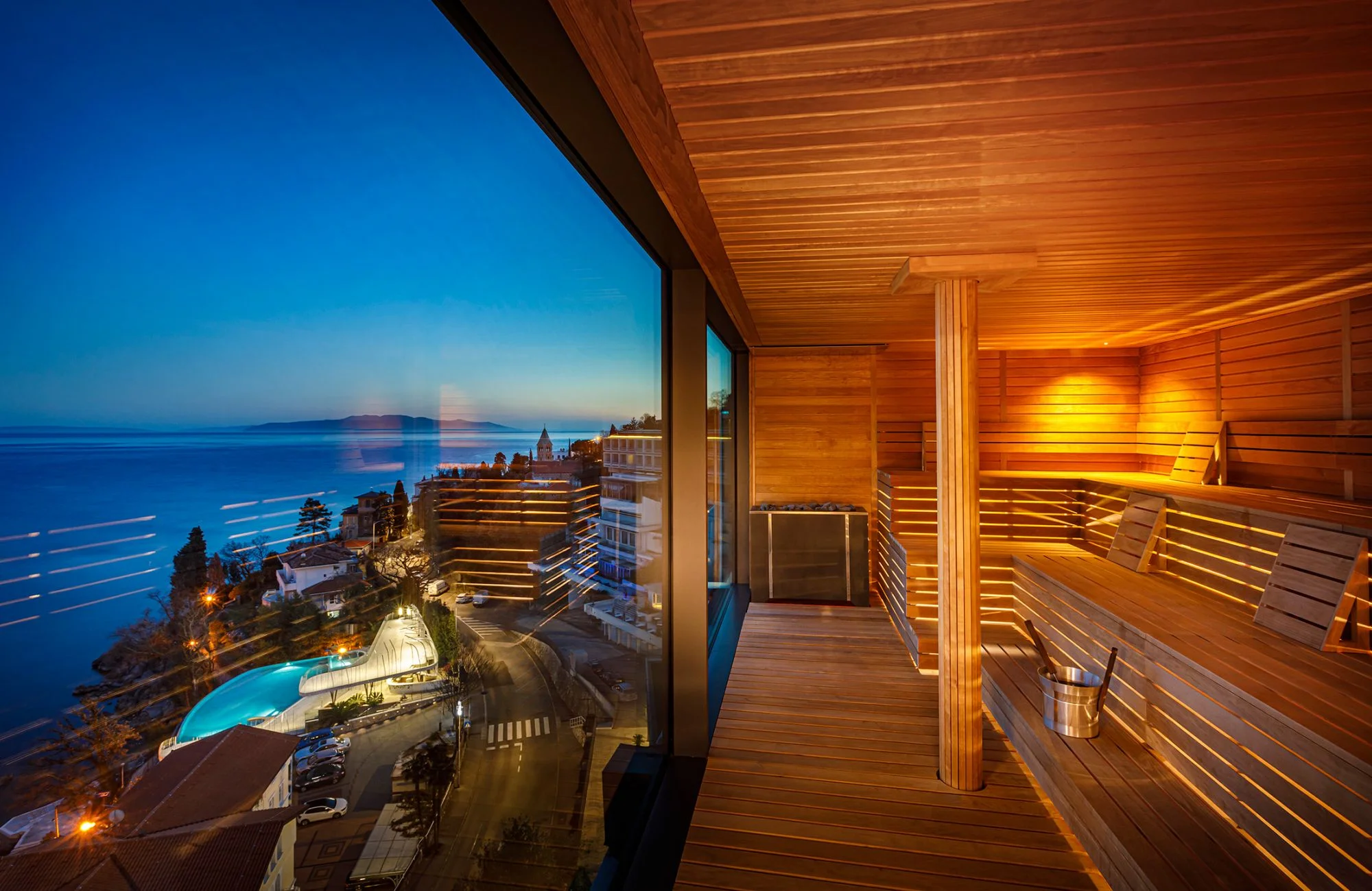 Luxusní dovolená v Chorvatsku: 4* hotel na promenádě Opatija, polopenze, infinity bazén