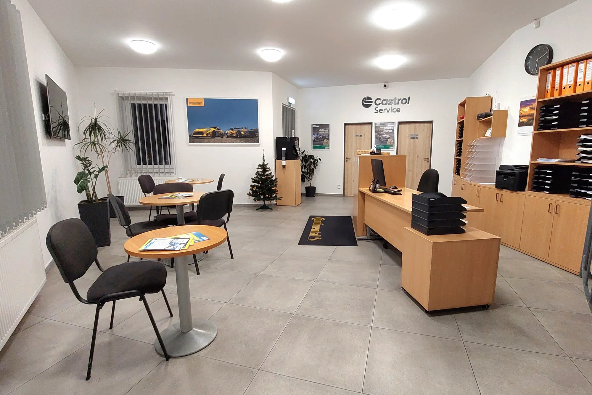 Čištění interiéru aut i s tepováním sedaček či dezinfekcí ozonem