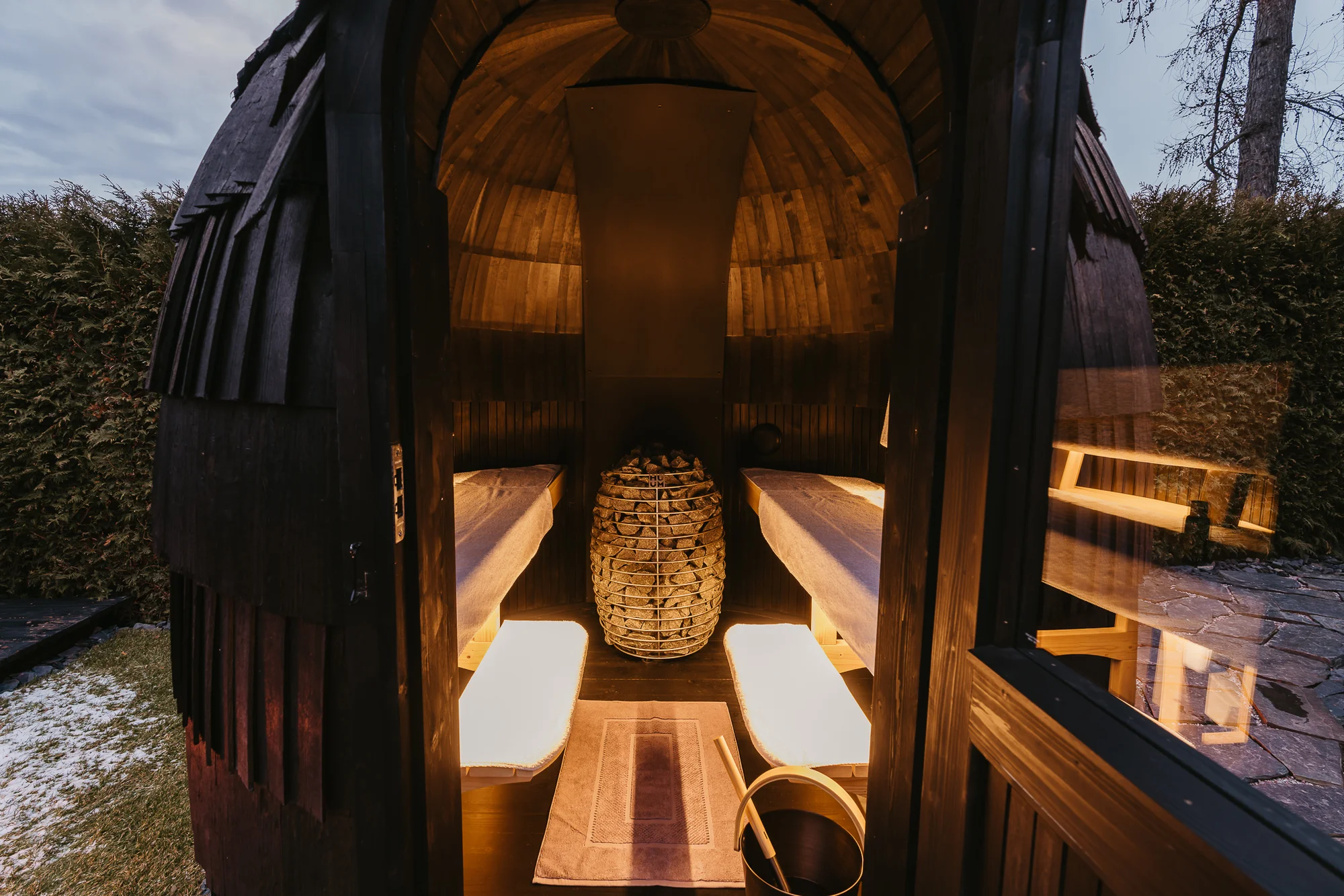 Designové iglú u Plumlovské přehrady: privátní vířivka, sauna a masážní křeslo