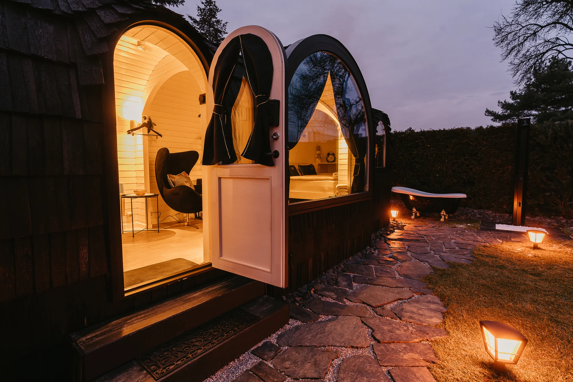 Designové iglú u Plumlovské přehrady: privátní vířivka, sauna a masážní křeslo