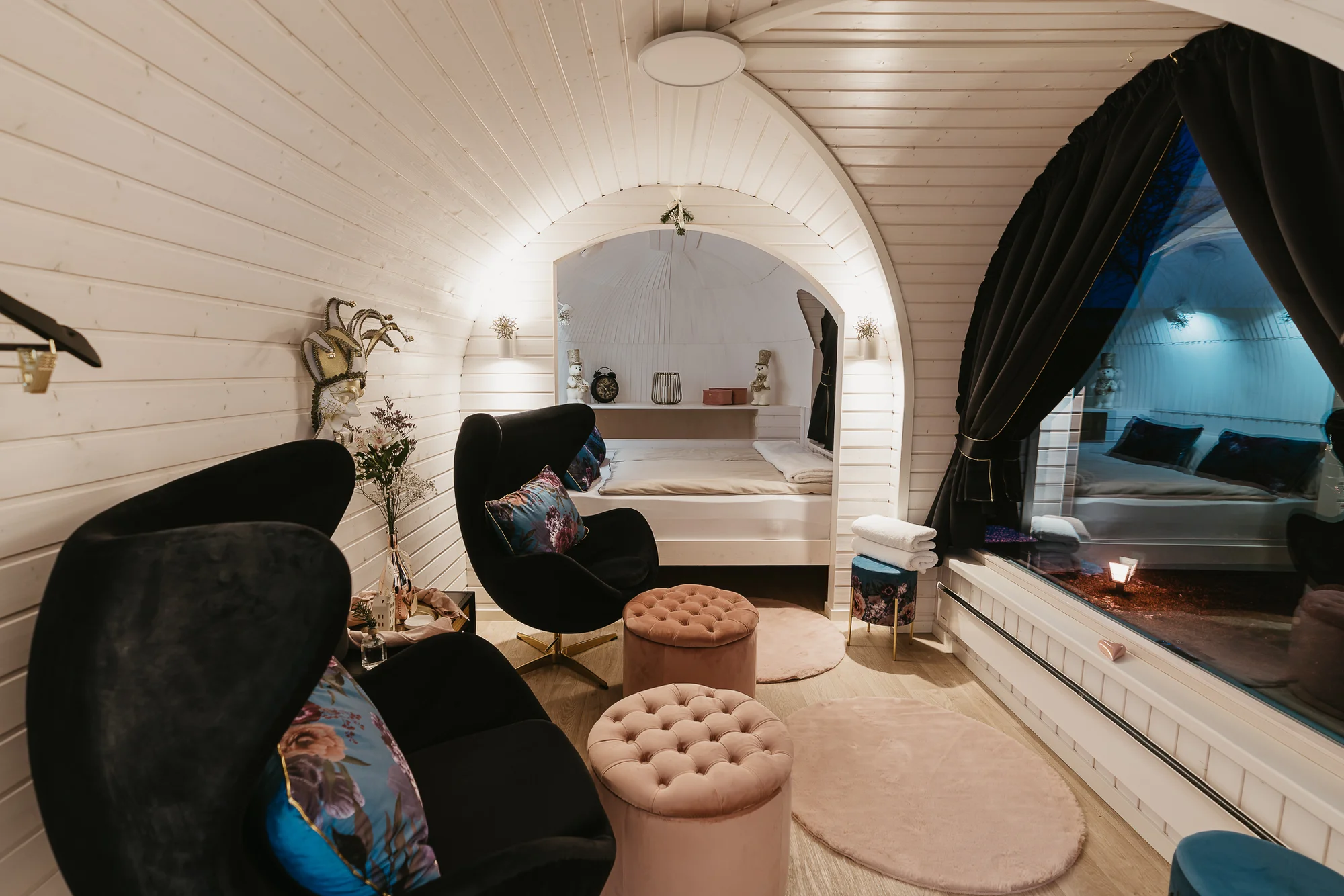 Designové iglú u Plumlovské přehrady: privátní vířivka, sauna a masážní křeslo