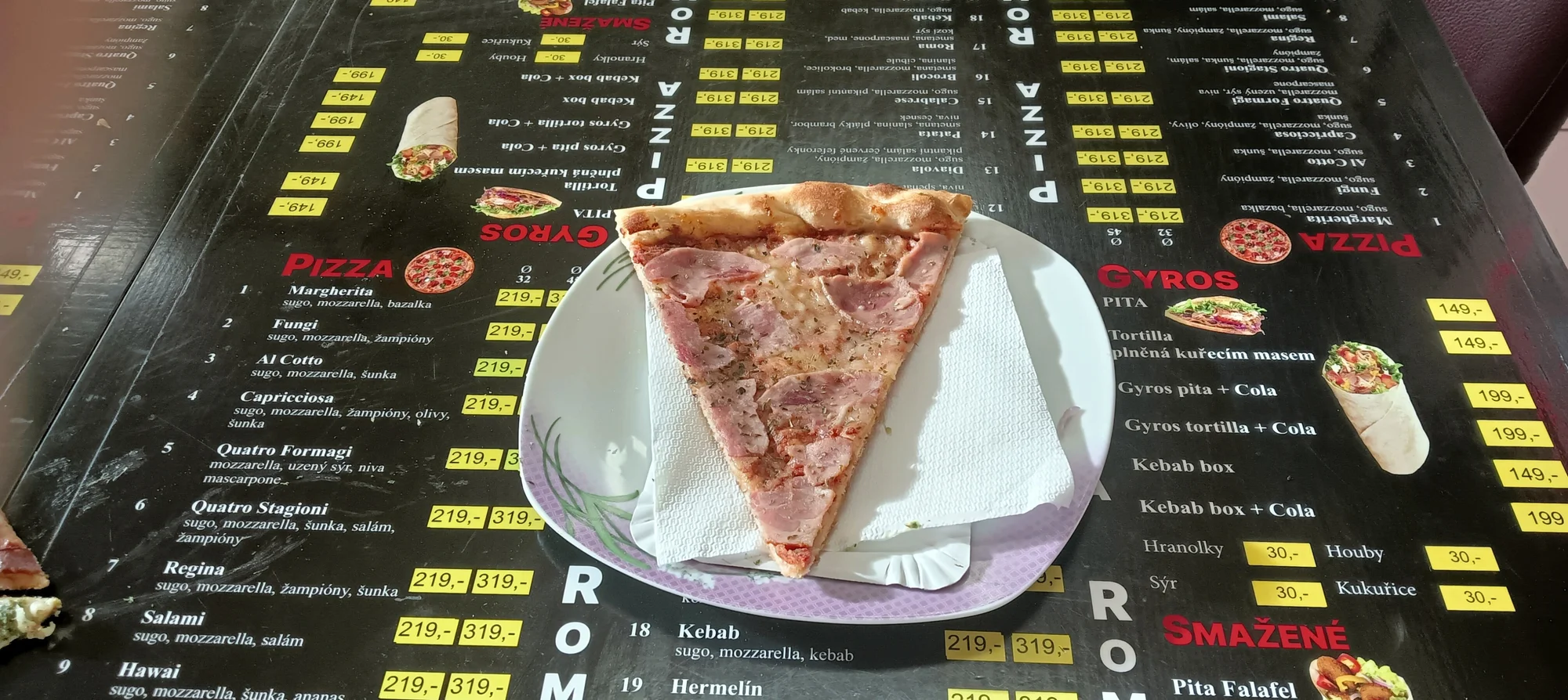 Jeden či osm kousků pizzy dle výběru i smažený sýr v bulce s tatarkou