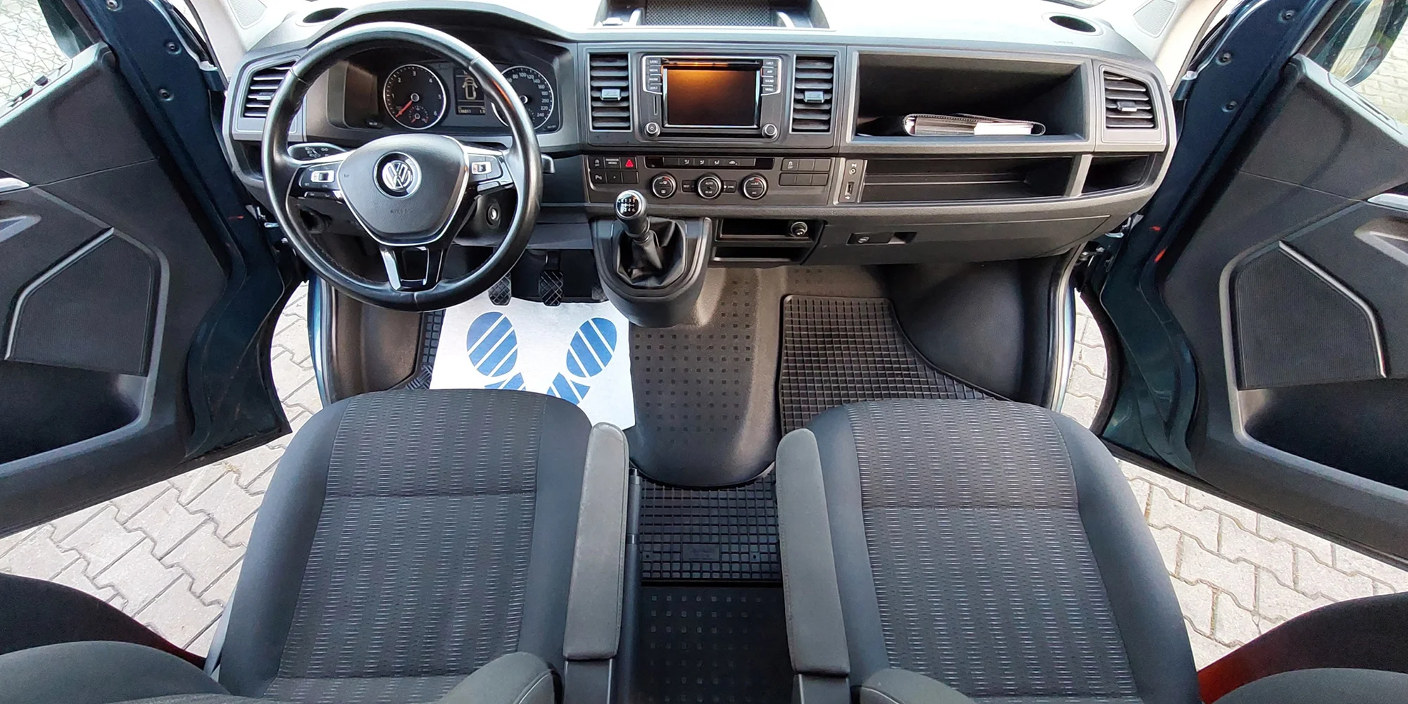 Čištění interiéru aut i s tepováním sedaček či dezinfekcí ozonem