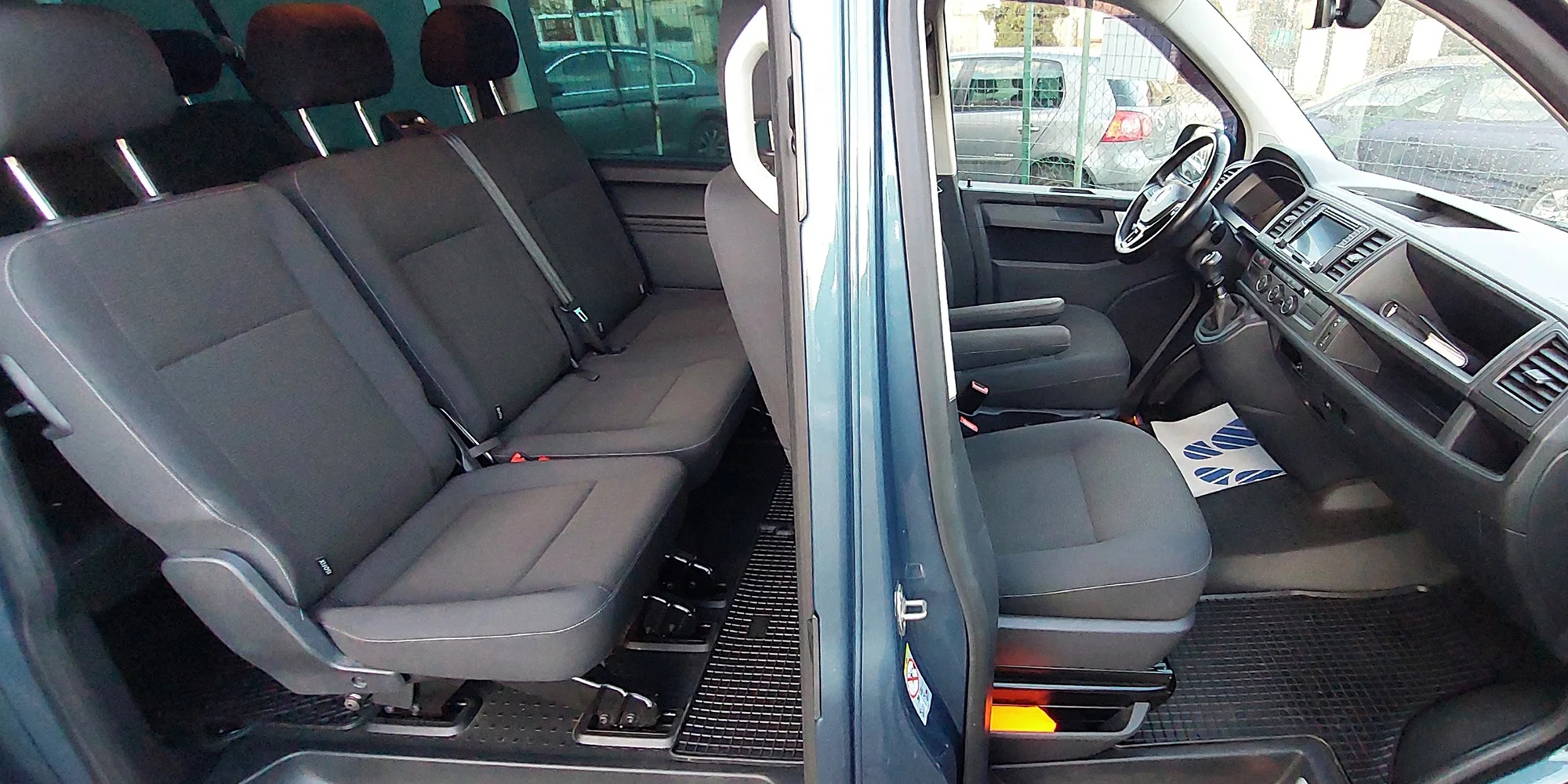 Čištění interiéru aut i s tepováním sedaček či dezinfekcí ozonem