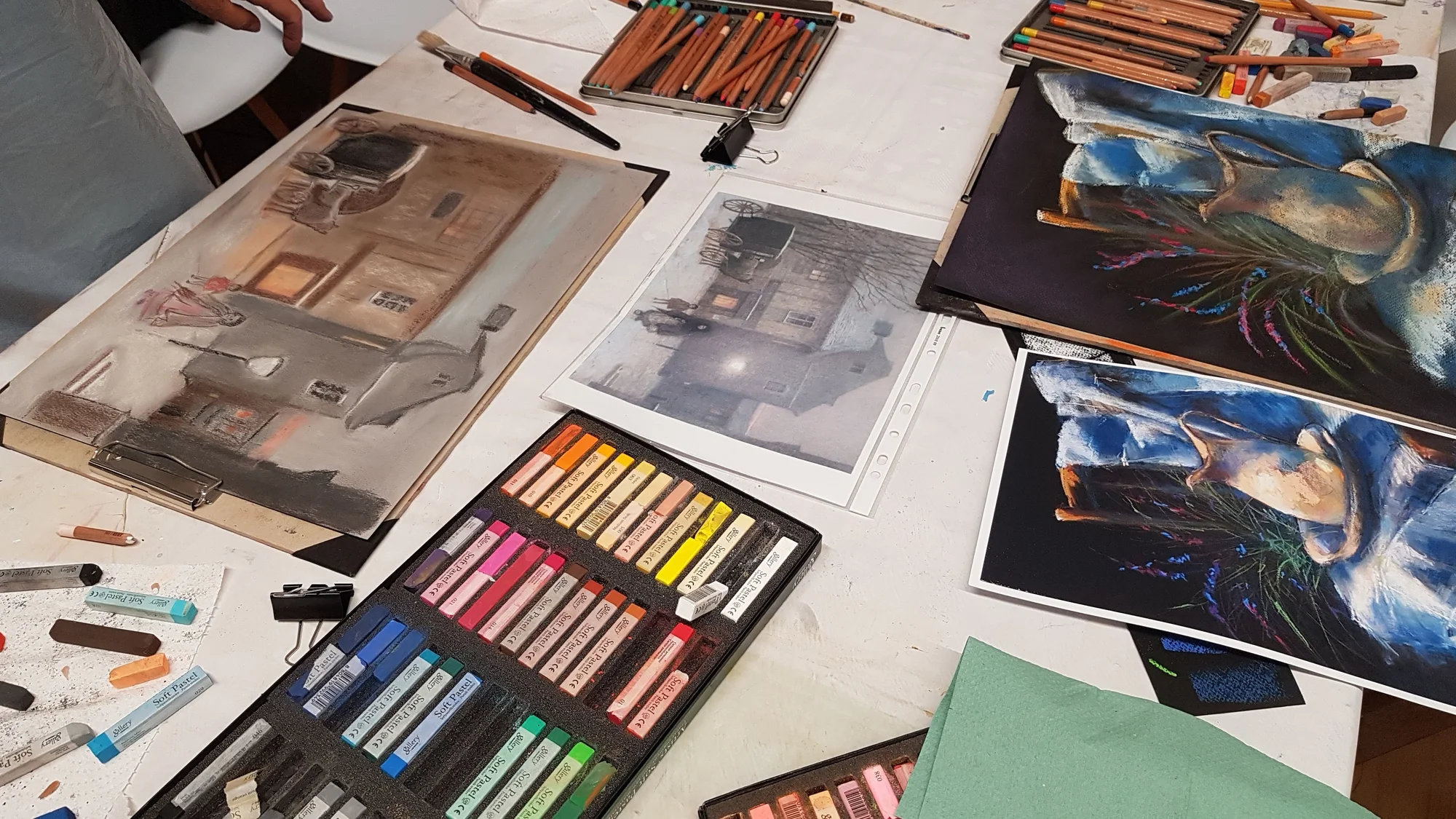 Víkendové kurzy malby, kresby a uměleckých technik: akvarel, akryl, pastely, pastelky či sketching