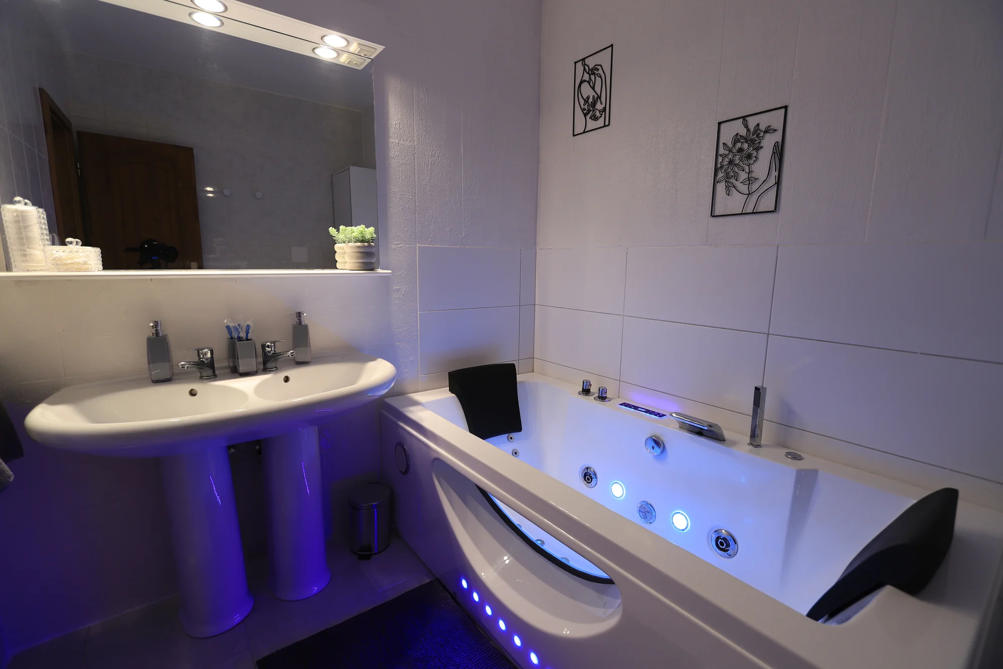 Romantika na jižní Moravě: moderní pokoje s vlastní vířivkou, bazén a sauna