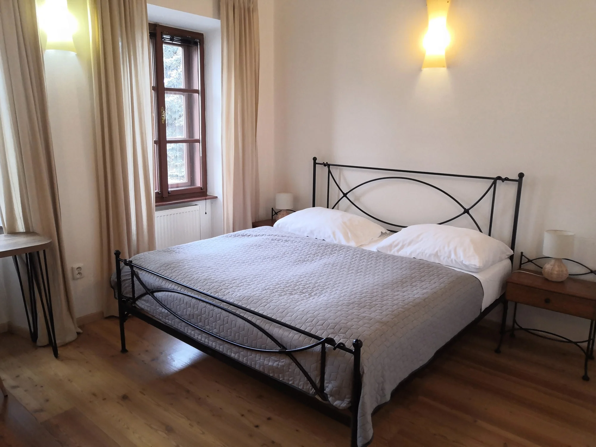 Pobyt v srdci Mikulova v Boutique hotelu Templ: snídaně, degustační menu s vinným párováním i noc zdarma