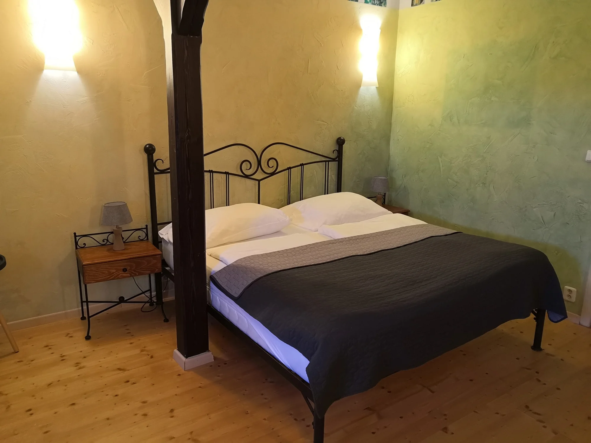 Pobyt v srdci Mikulova v Boutique hotelu Templ: snídaně, degustační menu s vinným párováním i noc zdarma