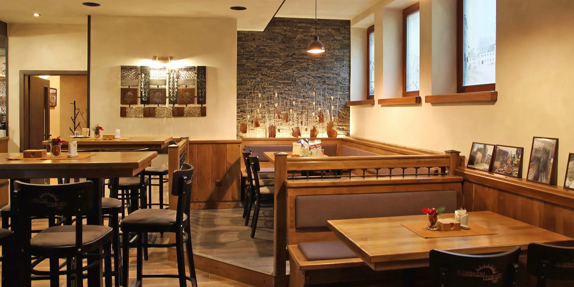 Prkno plné masa včetně příloh i omáček v nádherné restauraci Nábřežní terasy