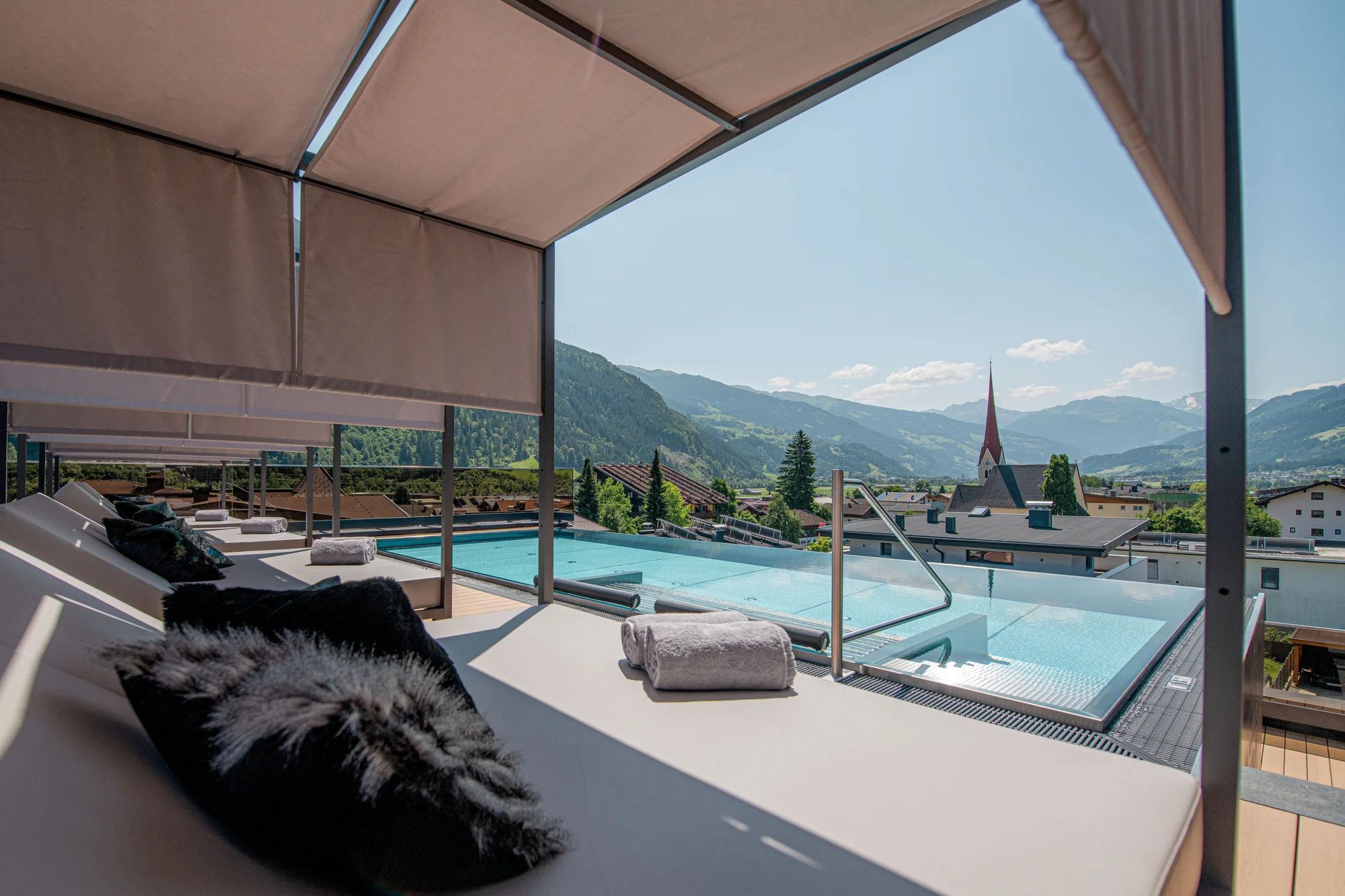 Krásný hotel v Tyrolsku: polopenze plus, neomezený wellness s infinit bazénem a výlety i golf