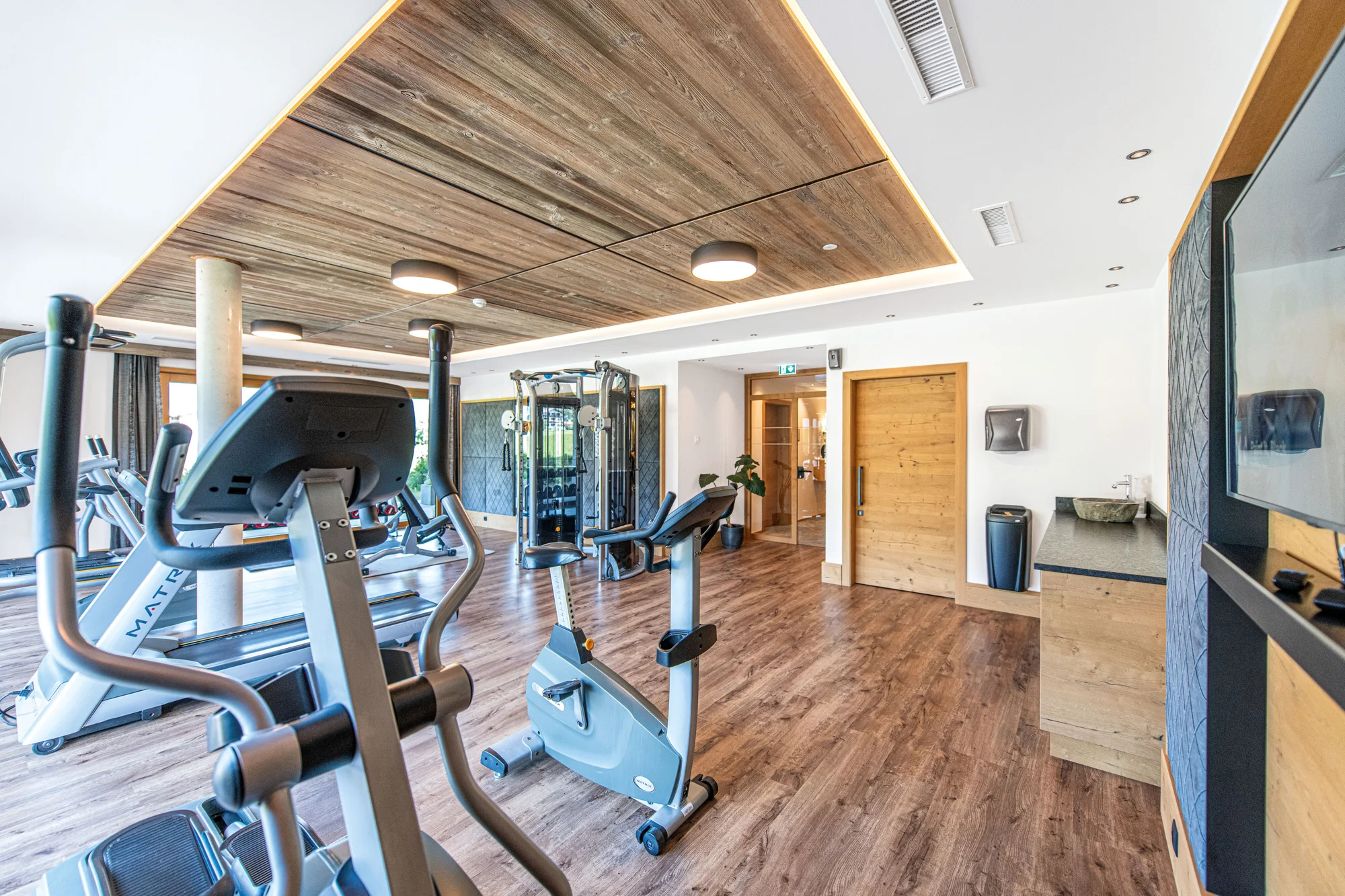Krásný hotel v Tyrolsku: polopenze plus, neomezený wellness s infinit bazénem a výlety i golf