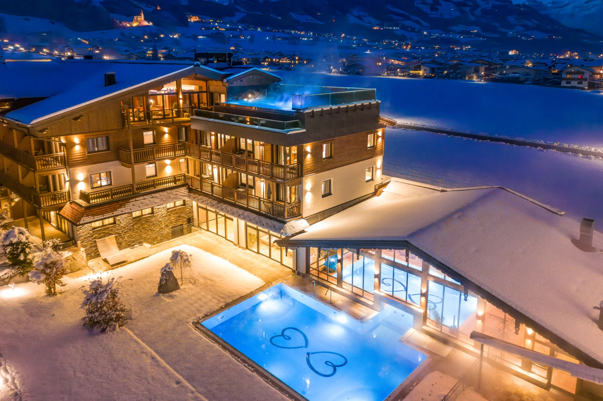 Krásný hotel v Tyrolsku: polopenze plus, neomezený wellness s infinit bazénem a výlety i lyže