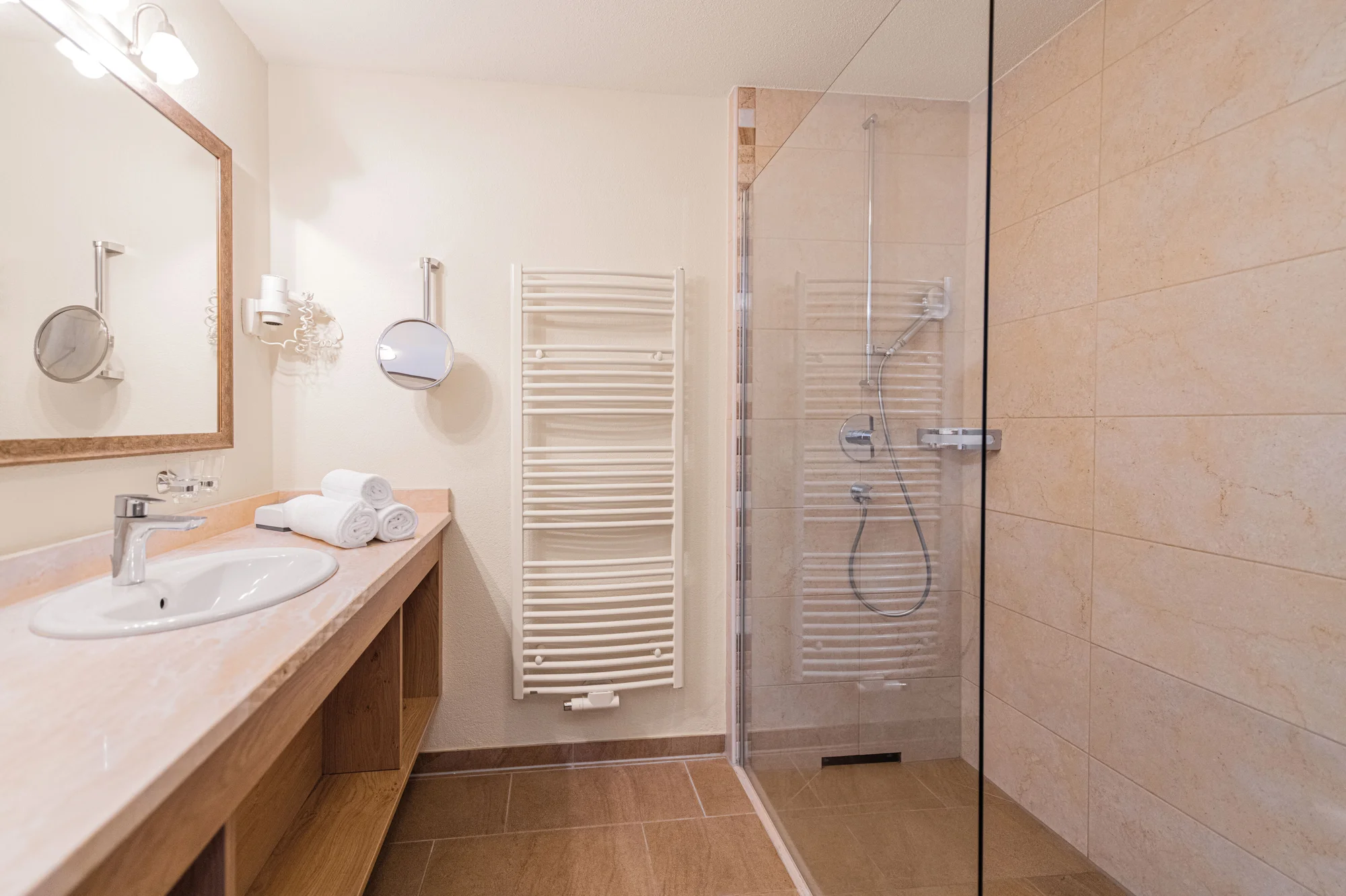 Krásný hotel v Tyrolsku: polopenze plus, neomezený wellness s infinit bazénem a výlety i golf