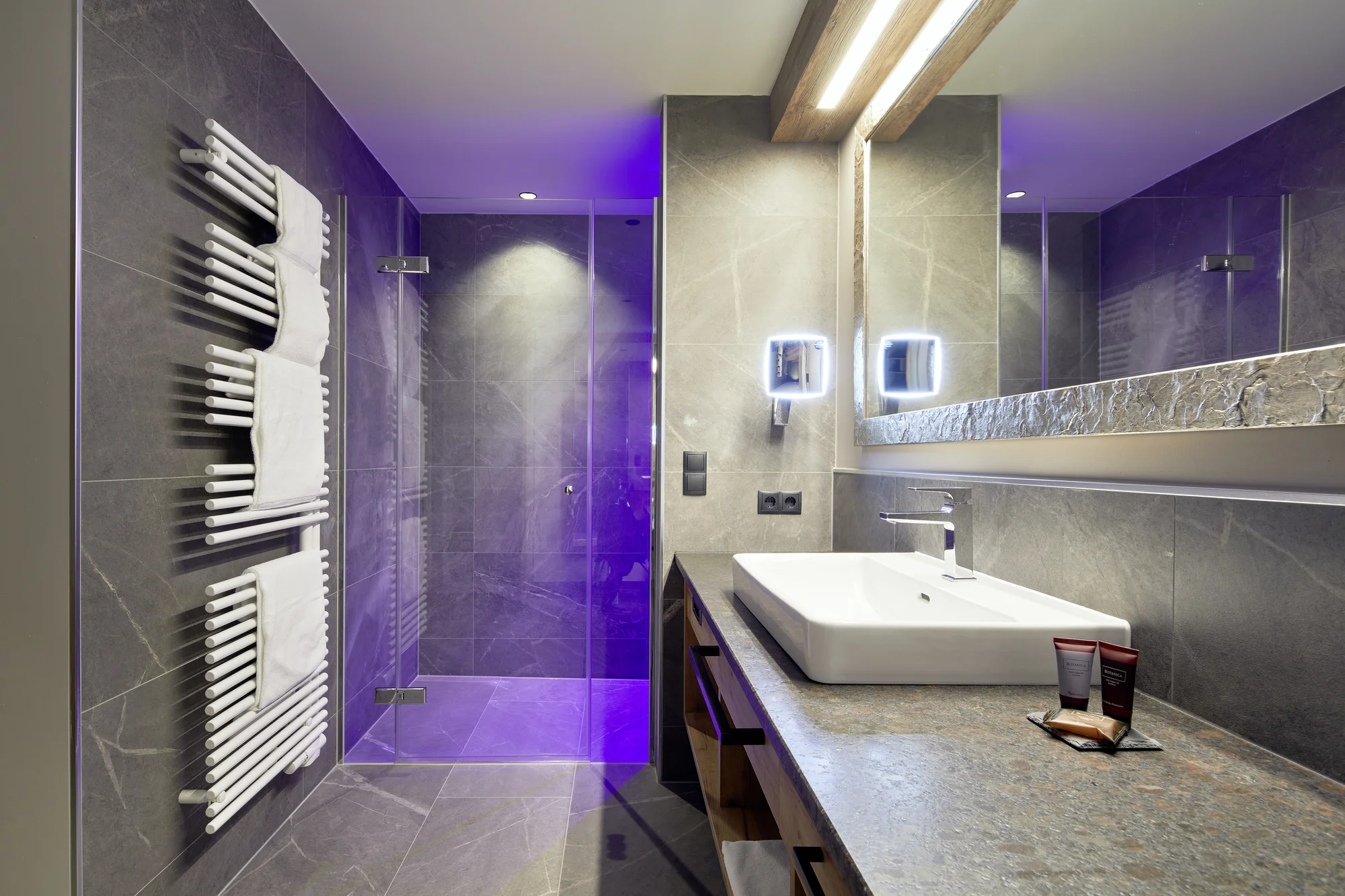 Krásný hotel v Tyrolsku: polopenze plus, neomezený wellness s infinit bazénem a výlety i golf