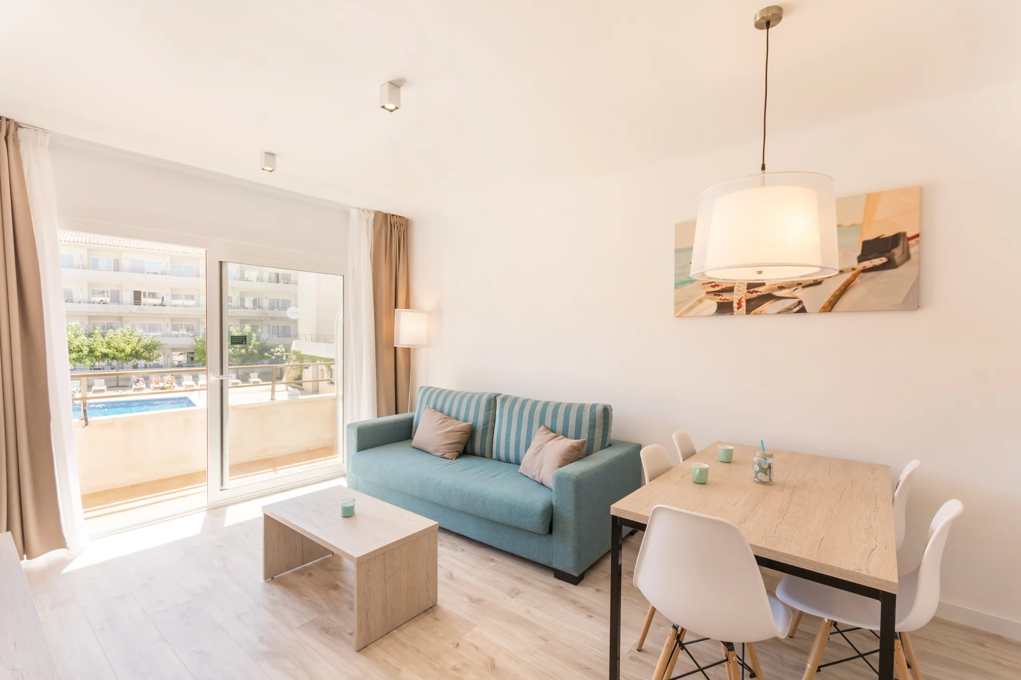 Dovolená ve Španělsku: vybavené apartmány kousek od pláže, vlastní doprava