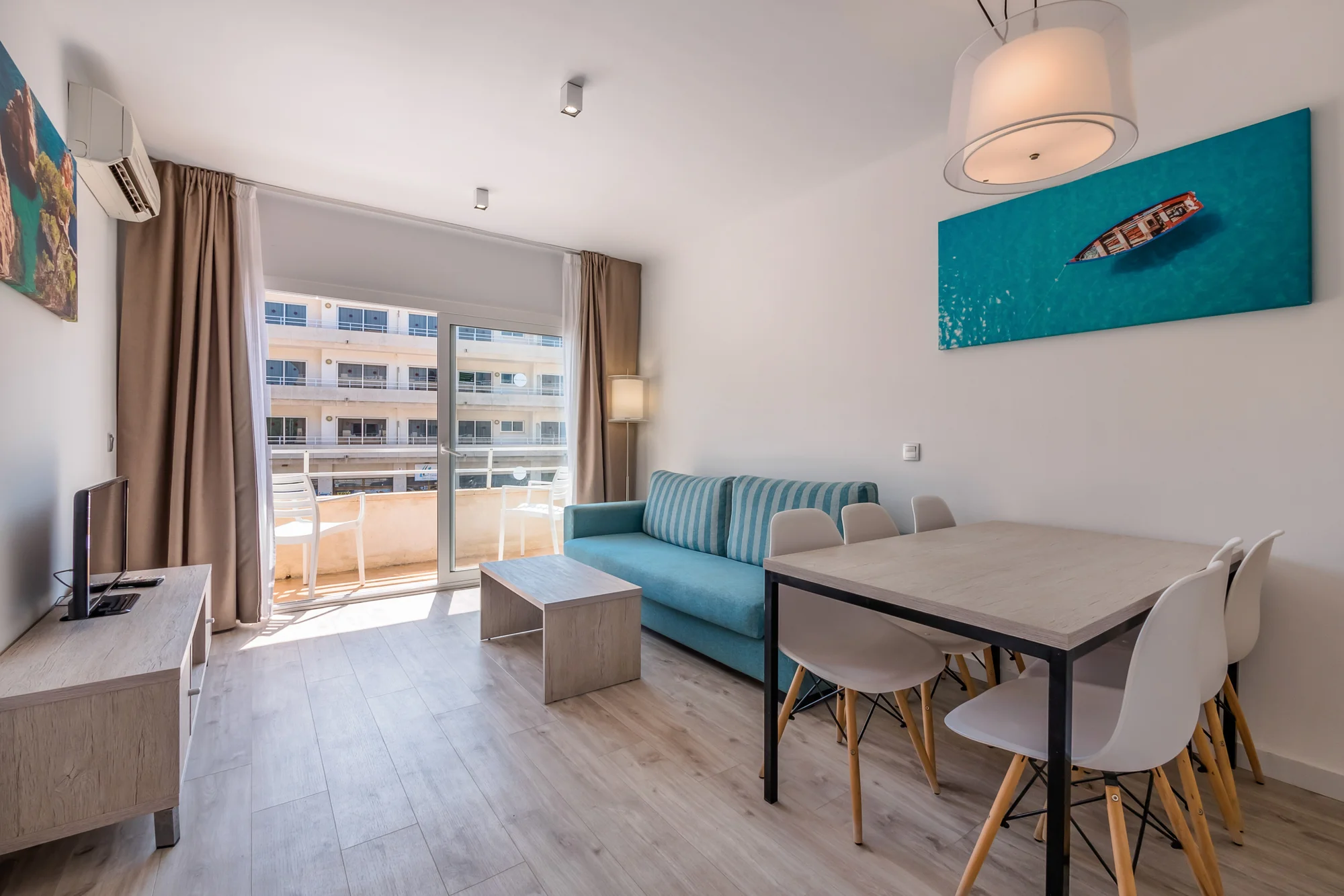 Dovolená ve Španělsku: vybavené apartmány kousek od pláže, vlastní doprava