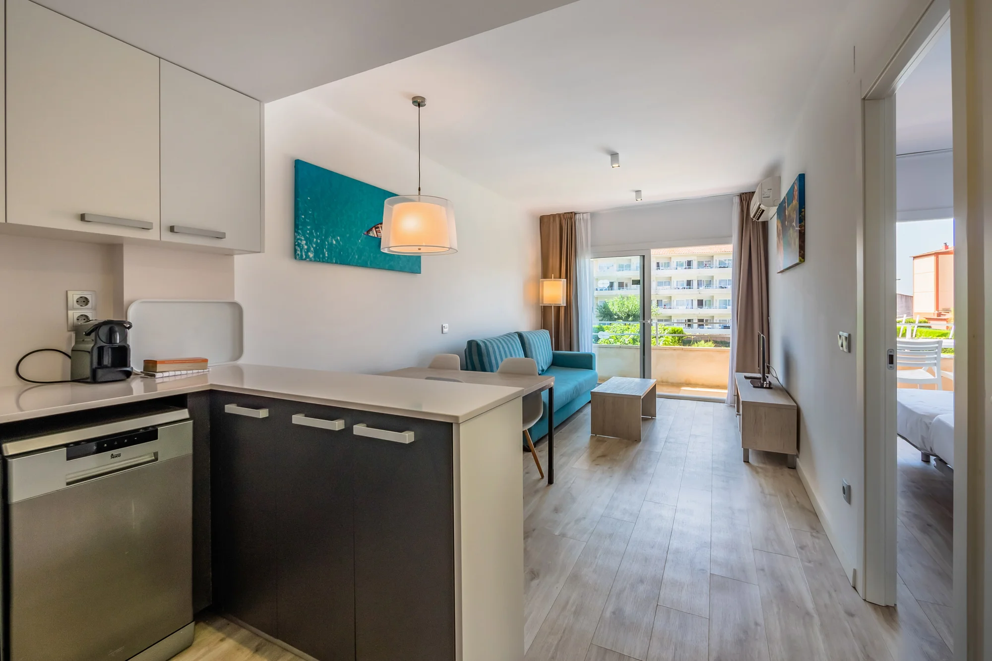 Dovolená ve Španělsku: vybavené apartmány kousek od pláže, vlastní doprava