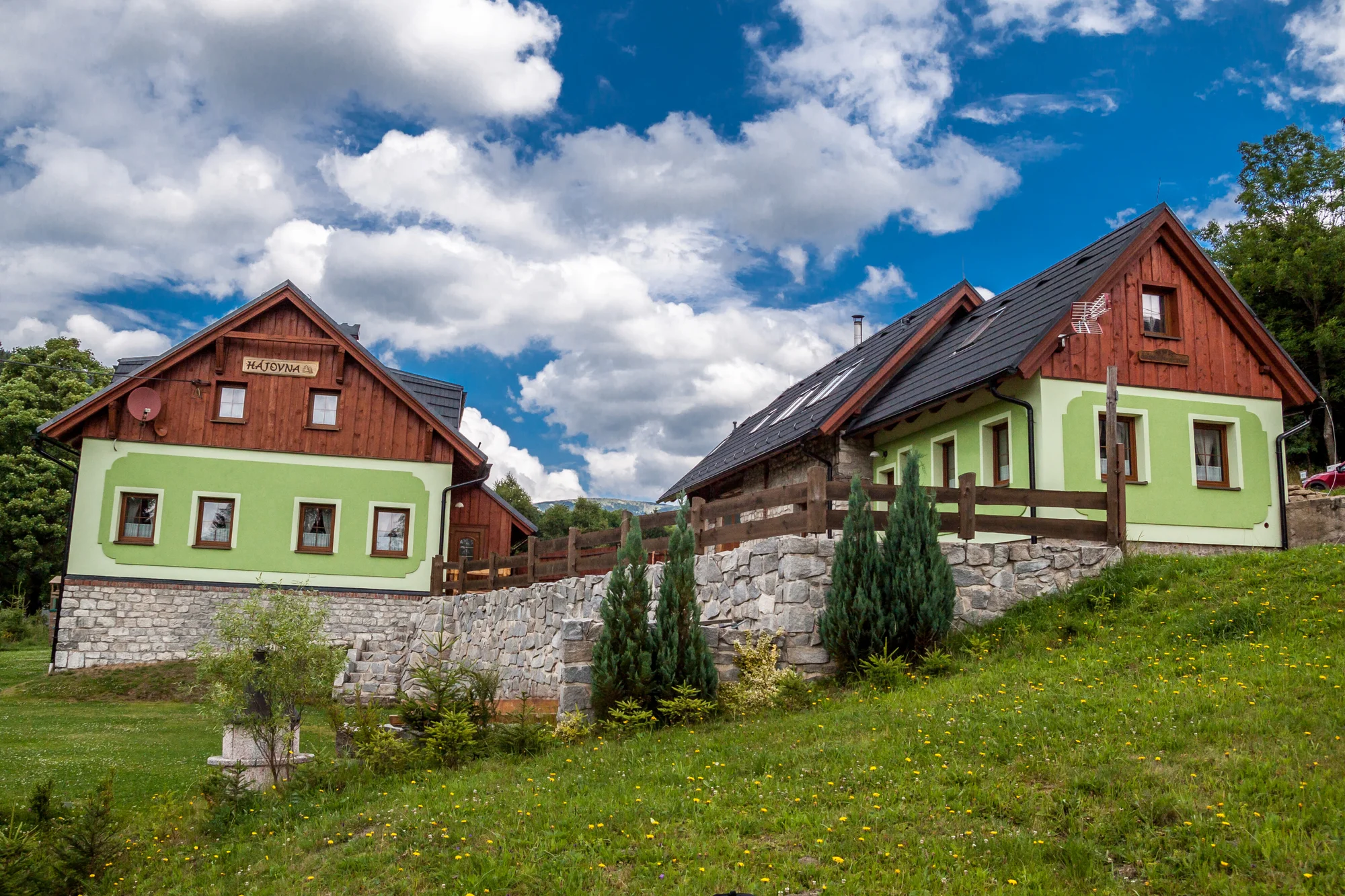 Pobyt na Dolní Moravě: zrekonstruované apartmány i horská chalupa až pro 14 osob