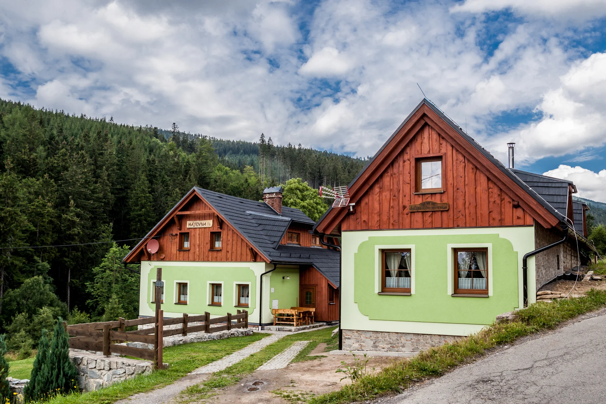 Pobyt na Dolní Moravě: zrekonstruované apartmány i horská chalupa až pro 14 osob