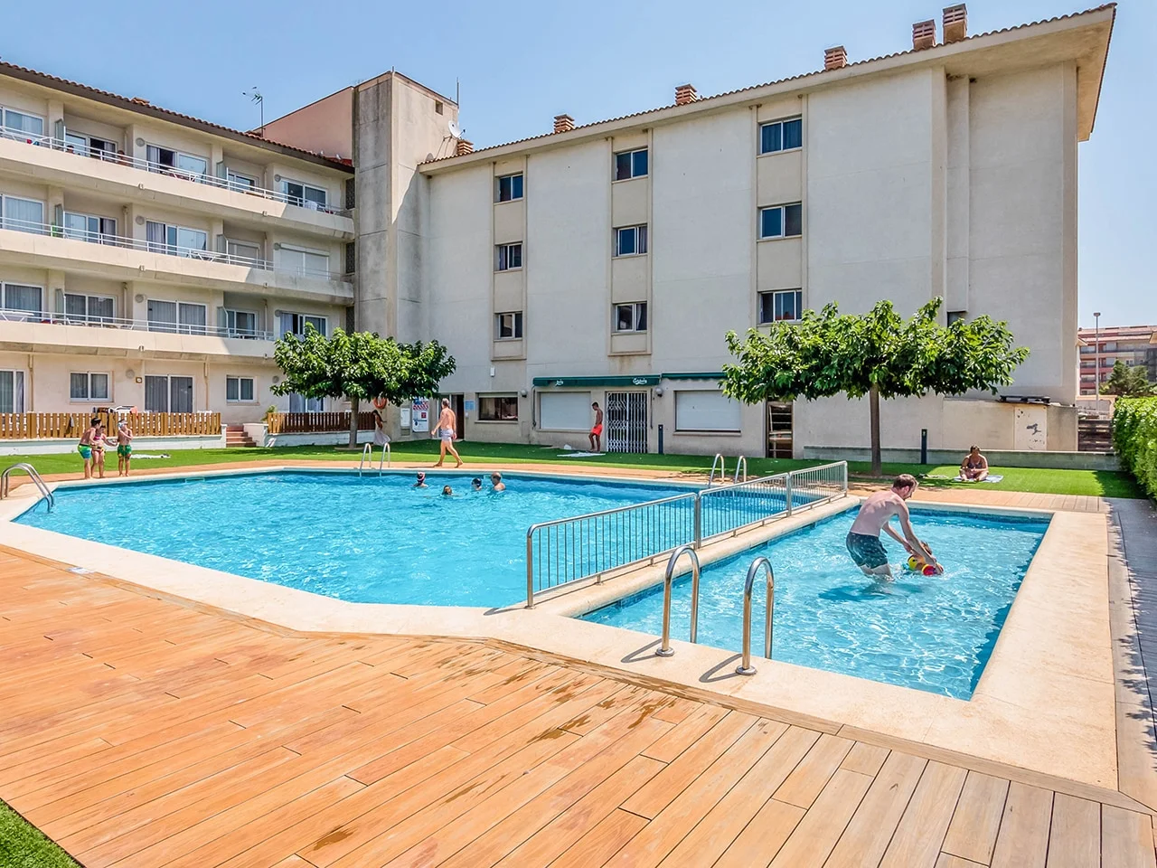 Dovolená ve Španělsku: vybavené apartmány kousek od pláže, vlastní doprava