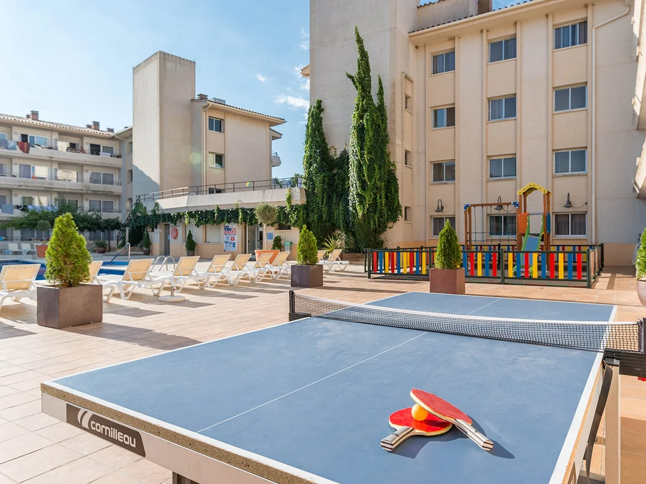 Dovolená ve Španělsku: vybavené apartmány kousek od pláže, vlastní doprava