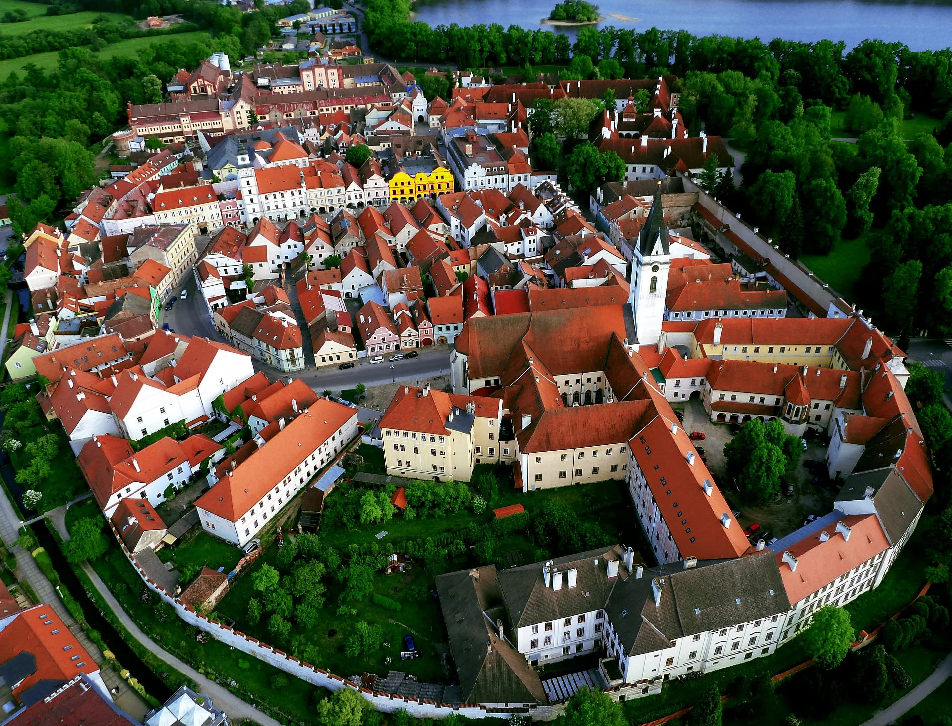 4* pobyt v Třeboni: krásný hotel přímo na náměstí, strava i procedury