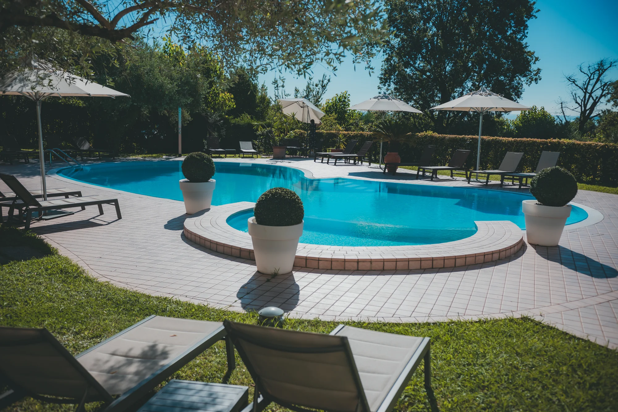 Lago di Garda: 4* hotel s bazénem a panoramatickou terasou hned u jezera, polopenze v ceně