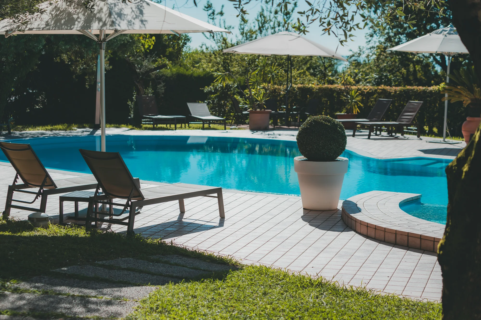 Lago di Garda: 4* hotel s bazénem a panoramatickou terasou hned u jezera, polopenze v ceně