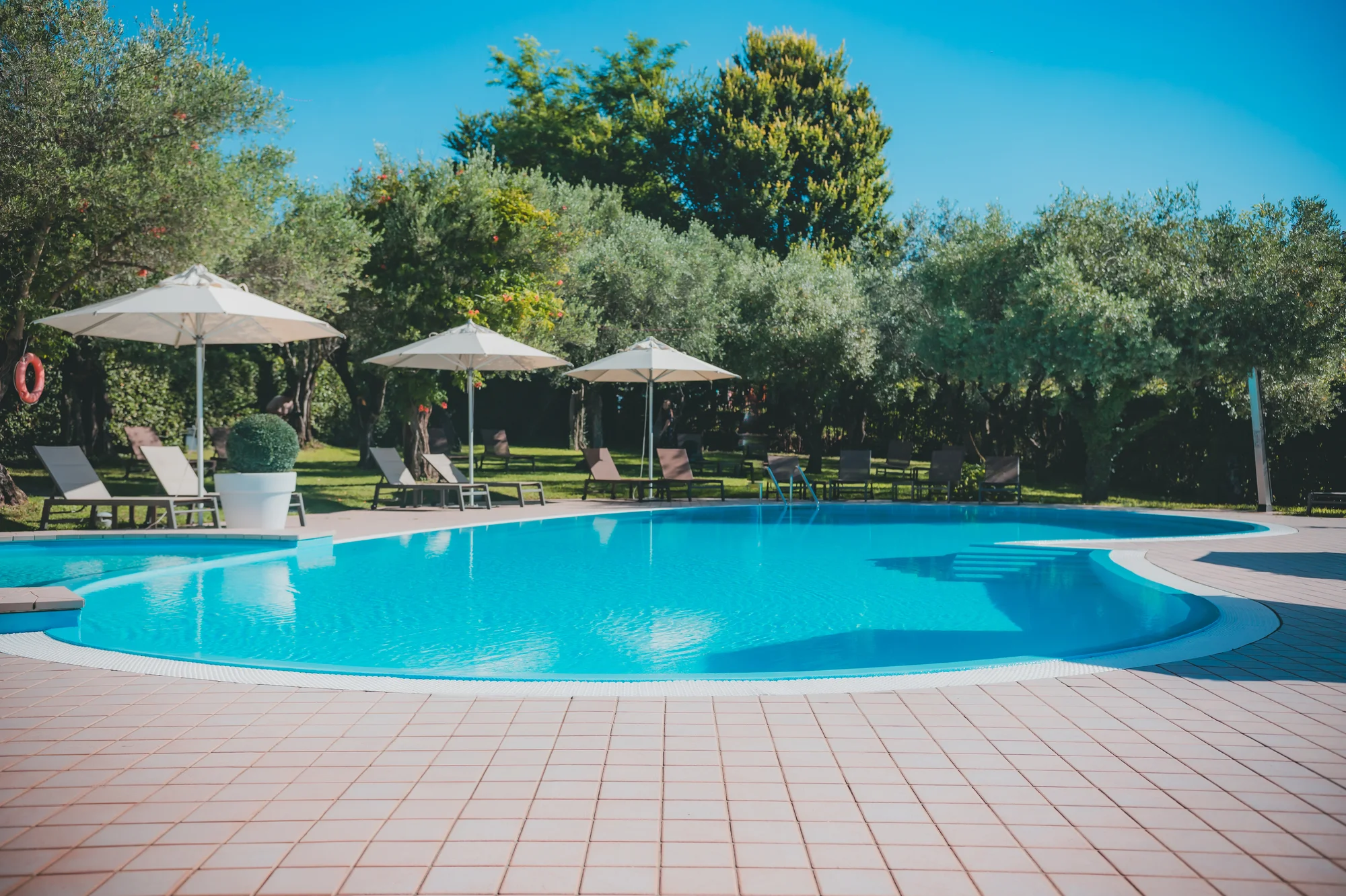 Lago di Garda: 4* hotel s bazénem a panoramatickou terasou hned u jezera, polopenze v ceně