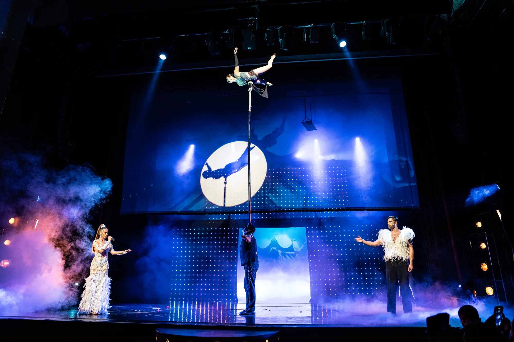 Večer plný umění, zábavy a elegance: vstupenka na Czech Cabaret Show v divadle Hybernia