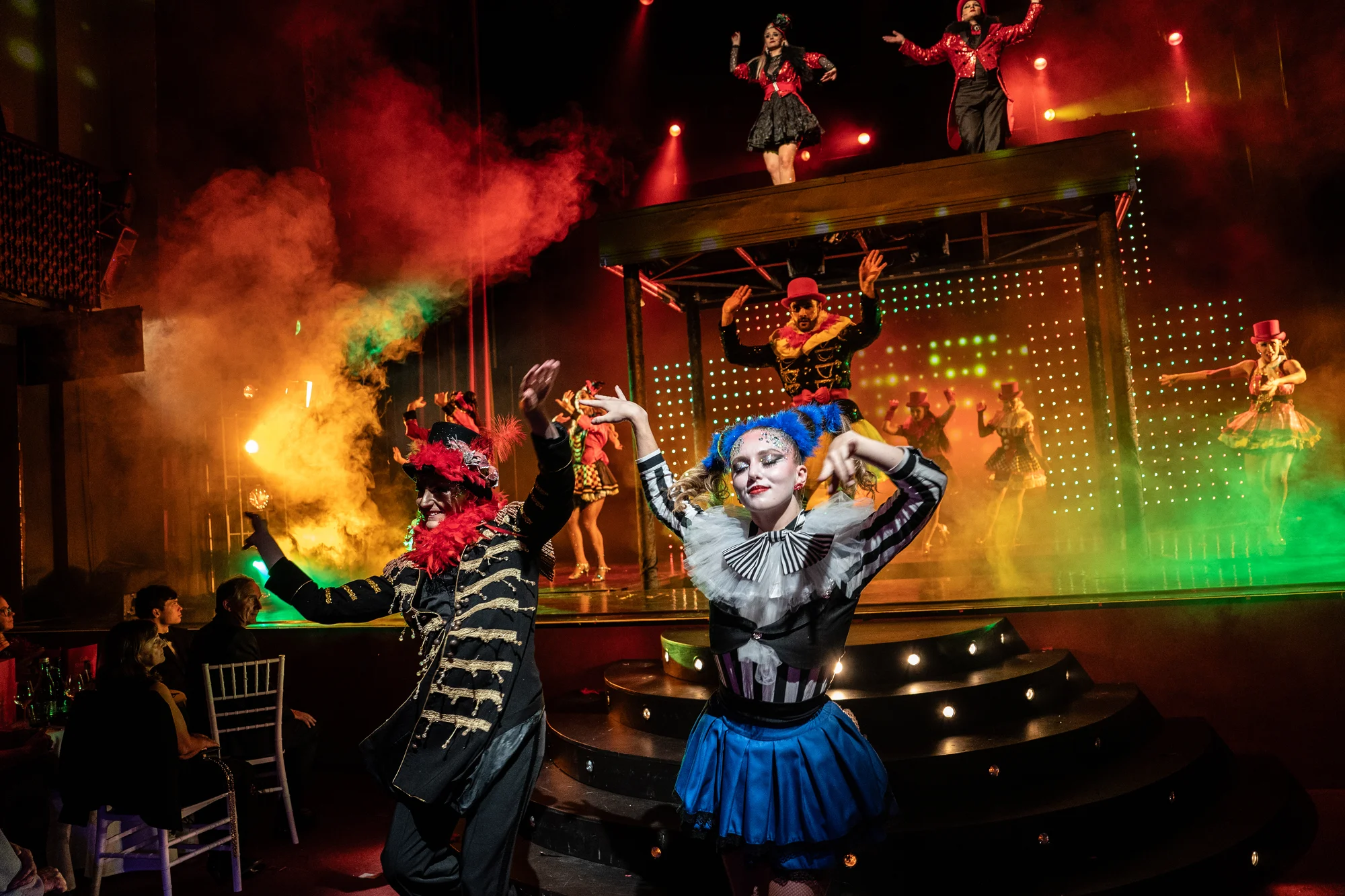 Večer plný umění, zábavy a elegance: vstupenka na Czech Cabaret Show v divadle Hybernia
